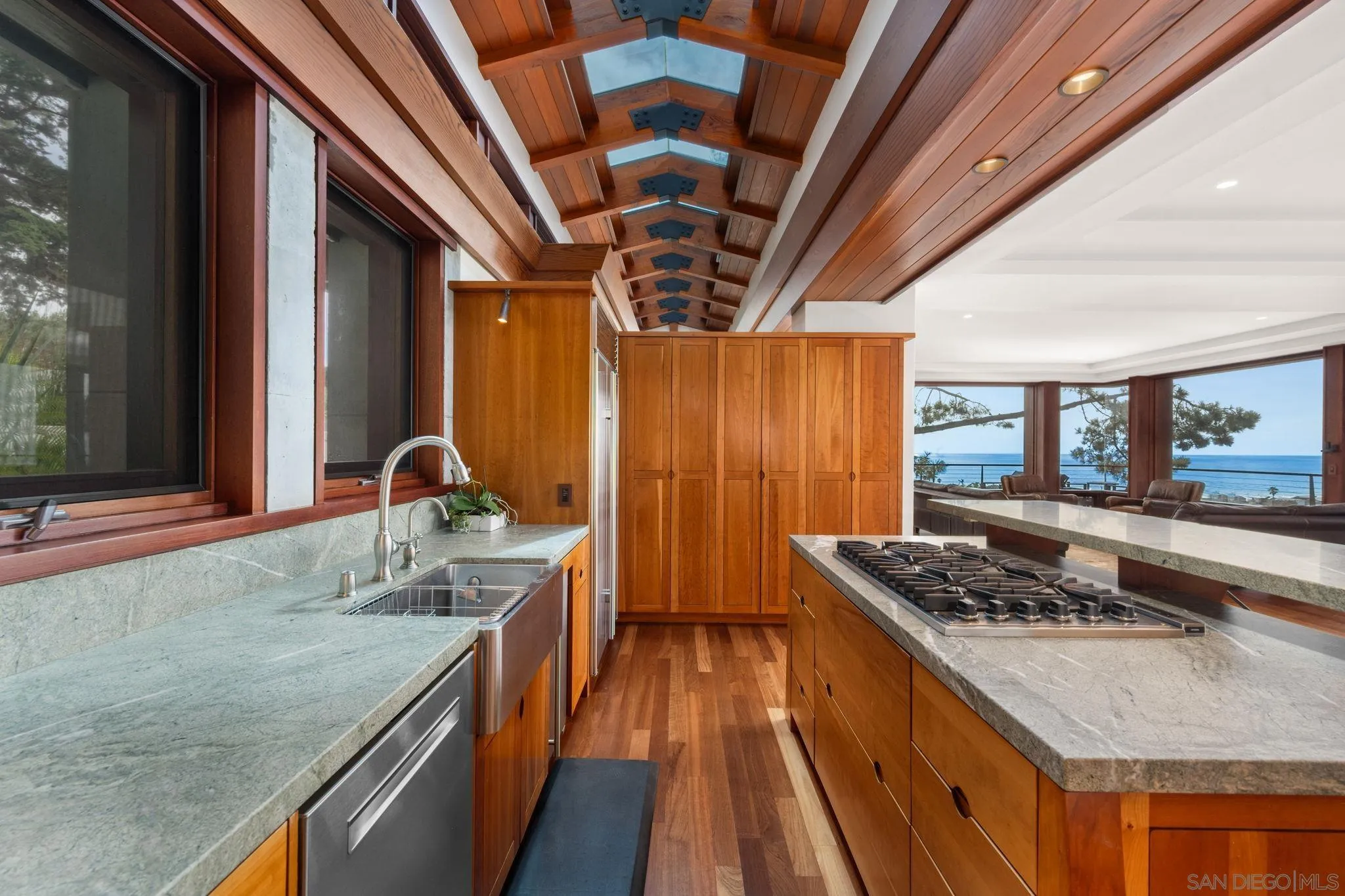 https://cdn.realtyfeed.com/cdn/127/250033631/d7f545dd3f211440e4b8071271e45eb4.webp