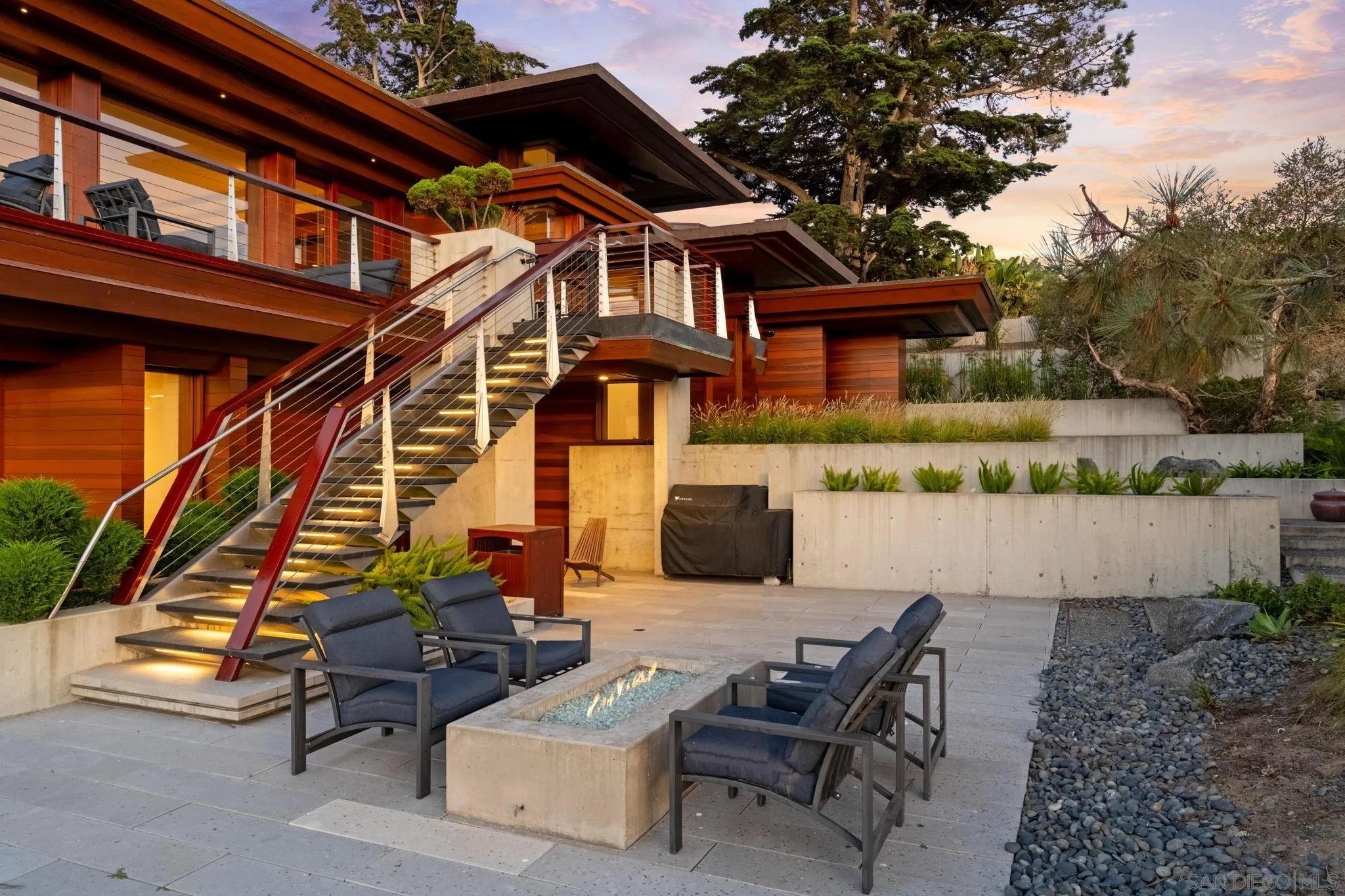 https://cdn.realtyfeed.com/cdn/127/250033631/e445d2e4e58e3311a611350b108e90bc.webp