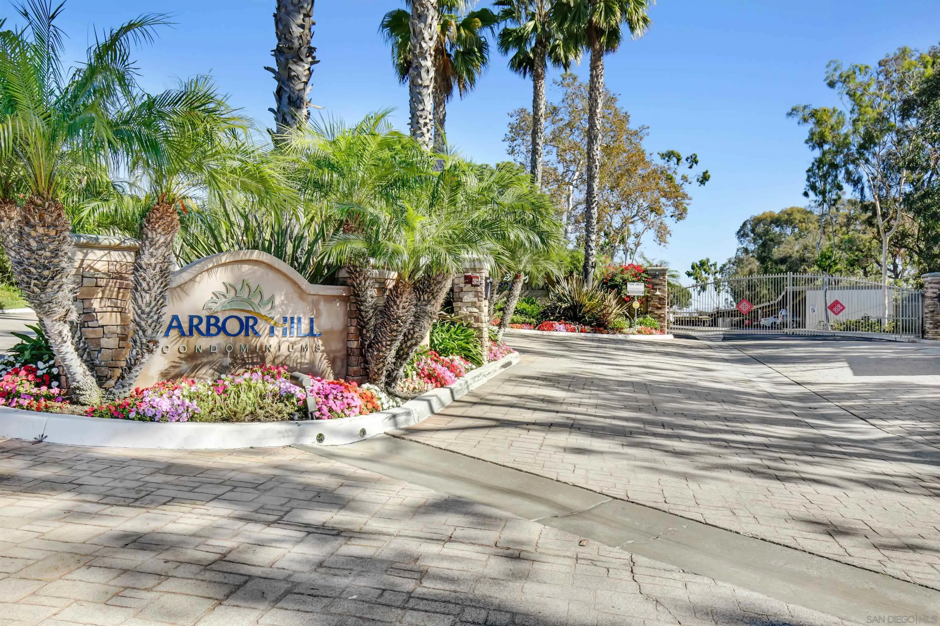 More Details about MLS # 250033645 : 432 EDGEHILL LN UNIT 41