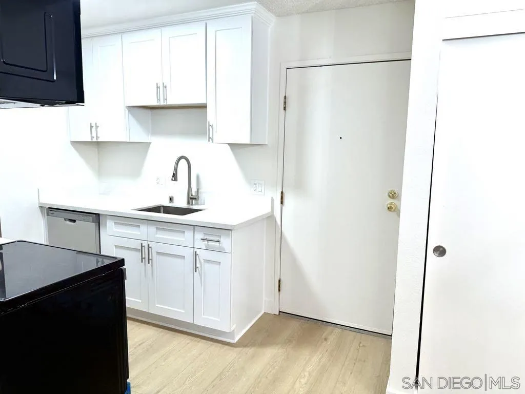 https://cdn.realtyfeed.com/cdn/127/250033653/0af58f006bf4286adcf82e0336d75ff3.webp