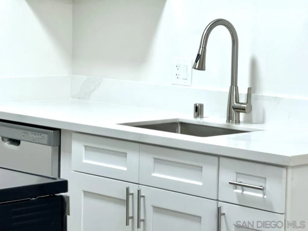 https://cdn.realtyfeed.com/cdn/127/250033653/3f1634ef6d0baf2b3209ecffbae1926b.webp