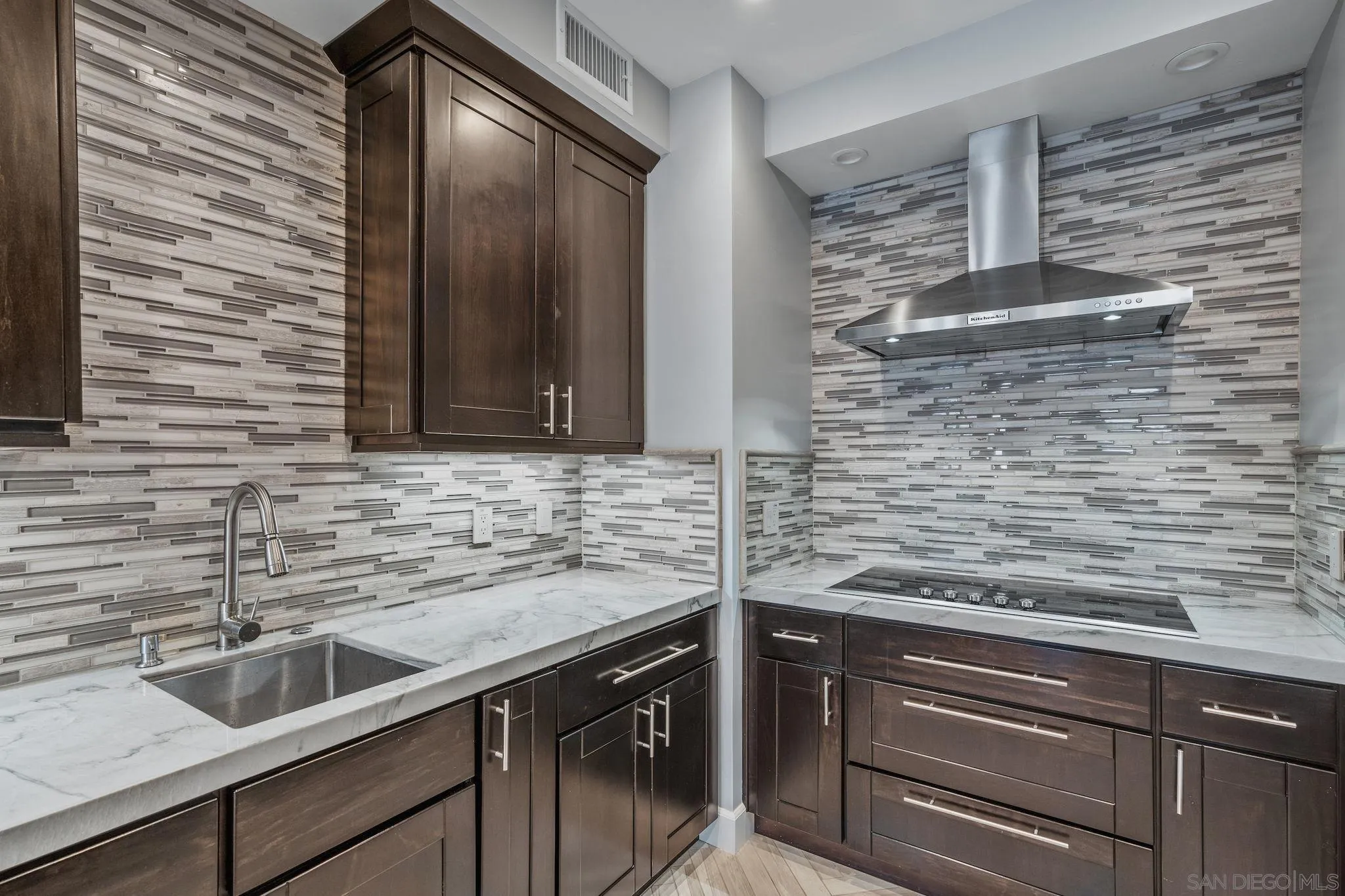Photo #3: 250033655 Listing 