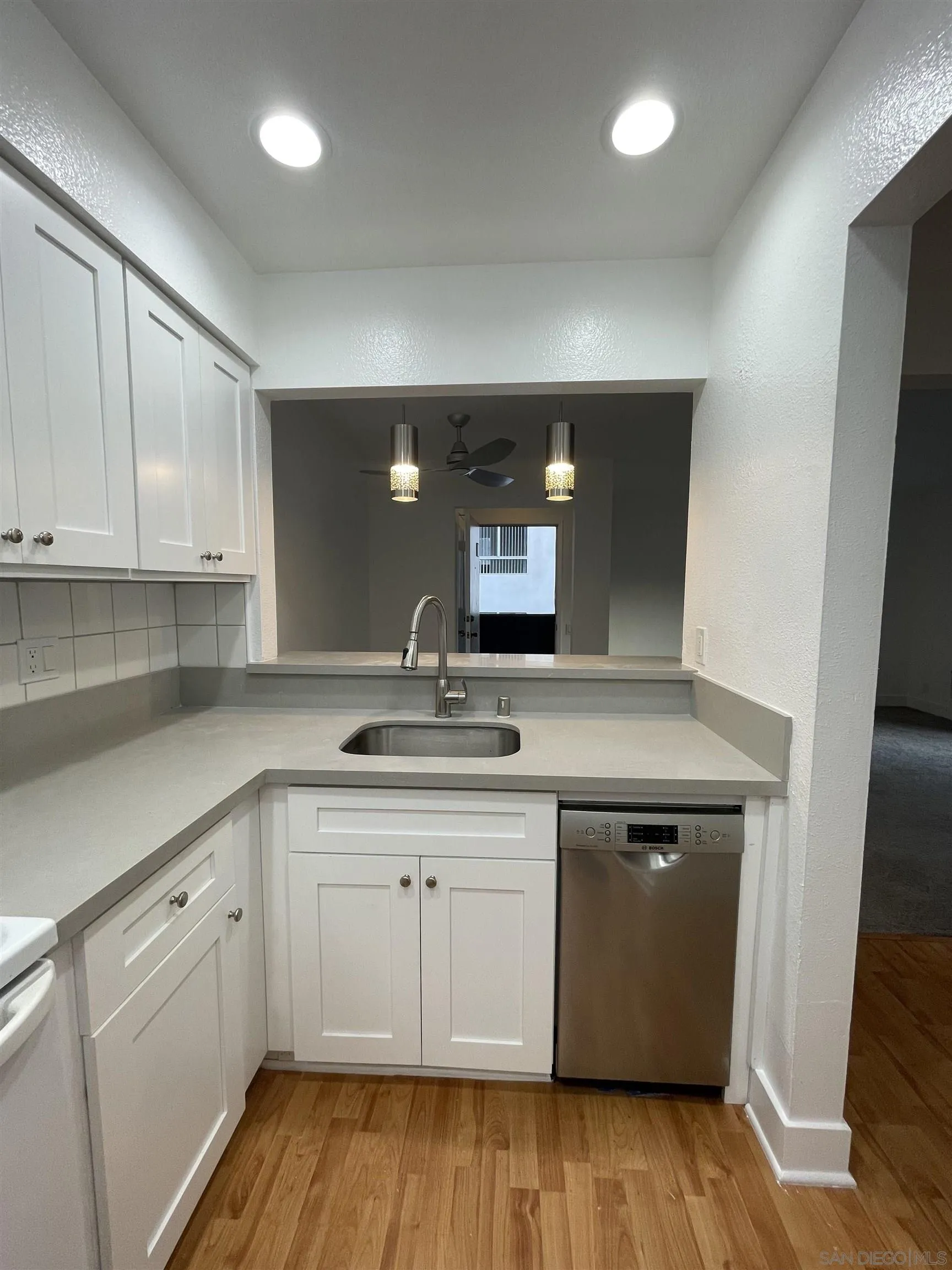 Photo #2: 250033659 Listing 