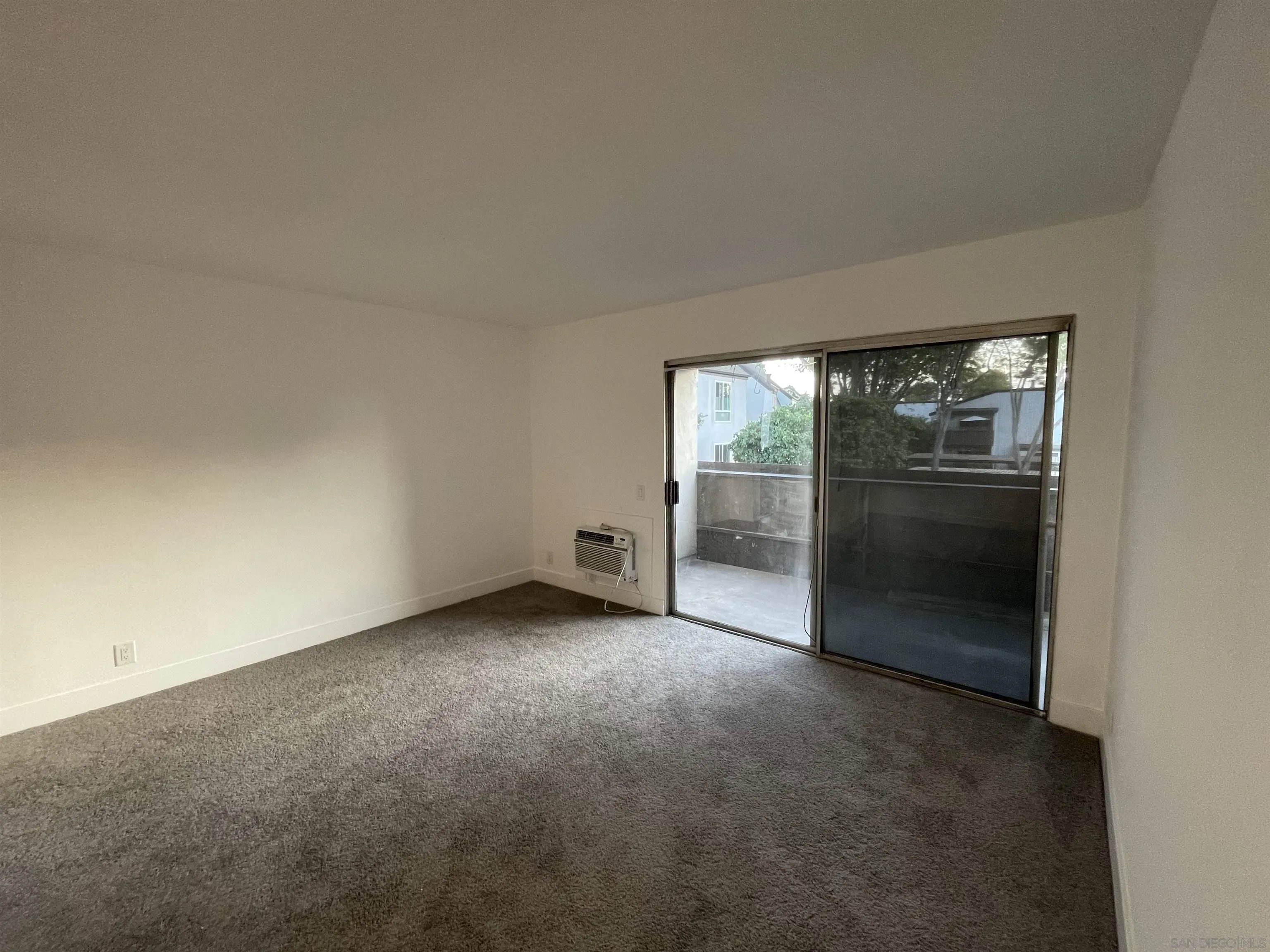 Photo #6: 250033659 Listing 