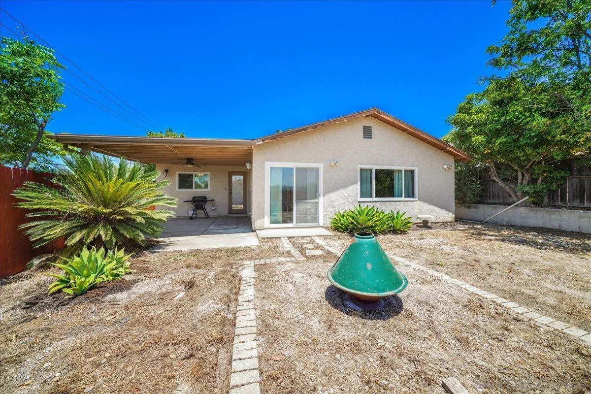 https://cdn.realtyfeed.com/cdn/127/250033678/7325b7d682c2d65cd41bbf5f06b6c9cc.webp