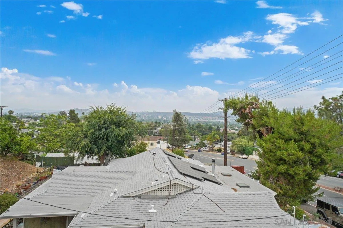 https://cdn.realtyfeed.com/cdn/127/250033678/f6e81cea551fac48624b09cc18bfa8a7.webp