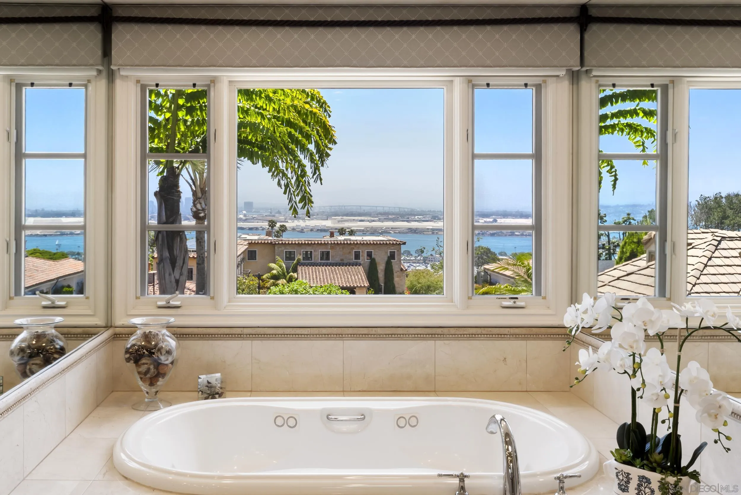 https://cdn.realtyfeed.com/cdn/127/250033679/22741fa5bd5a81ad18ecb406d927eb35.webp