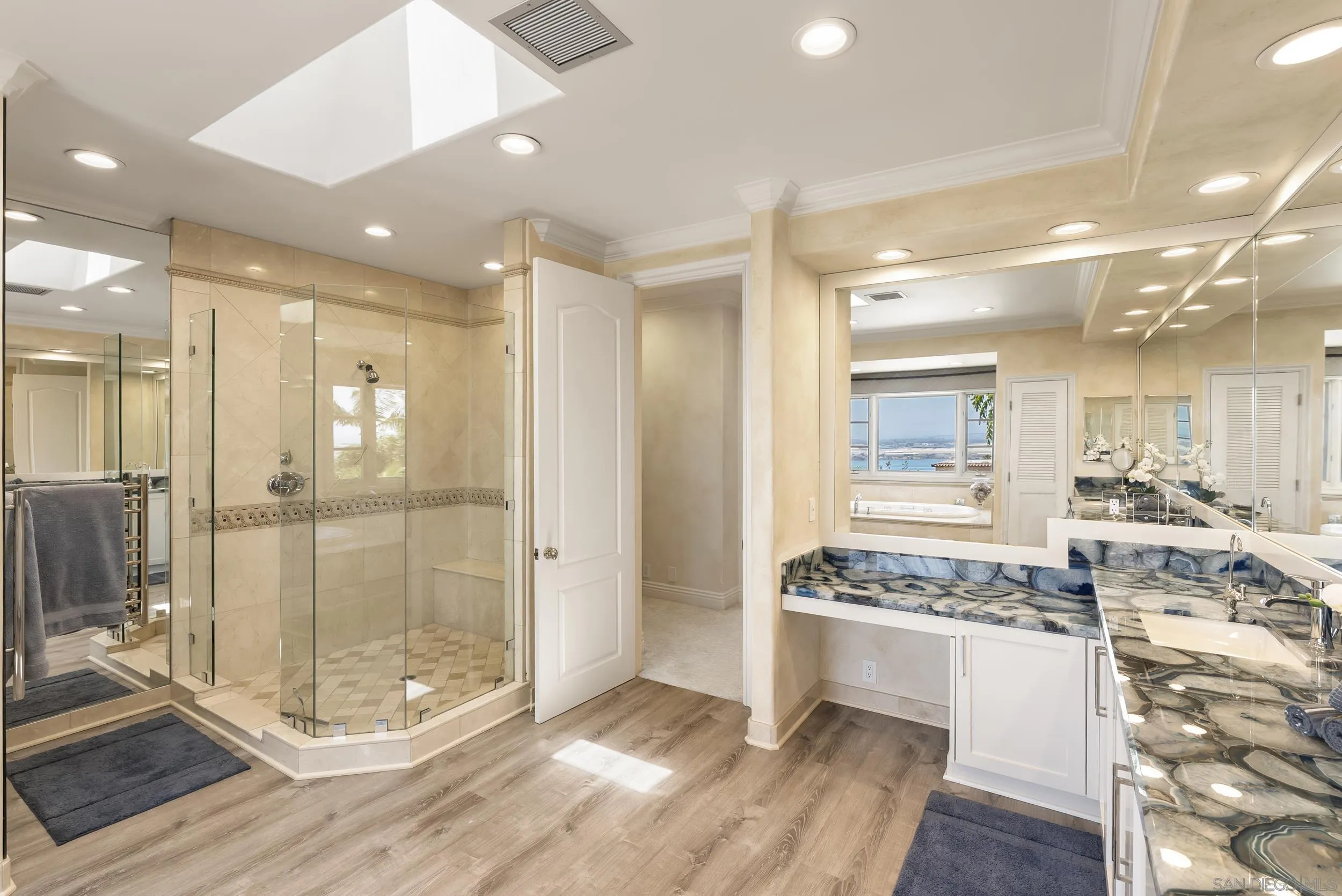 https://cdn.realtyfeed.com/cdn/127/250033679/486d2d7c2a6957e4875917e765099d2e.webp