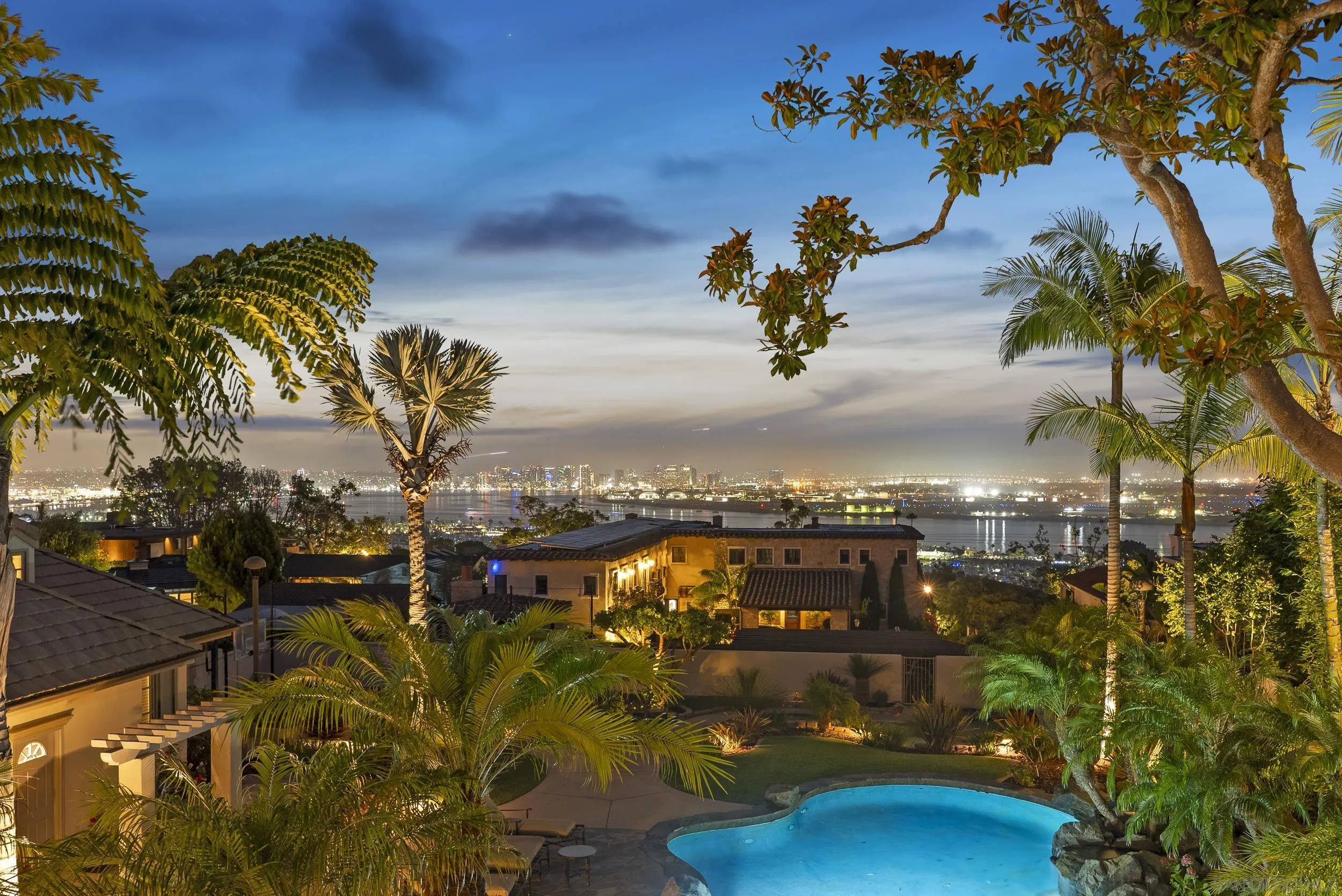 https://cdn.realtyfeed.com/cdn/127/250033679/69fa5fbbd598c467bf9fe6b8f39a9d32.webp