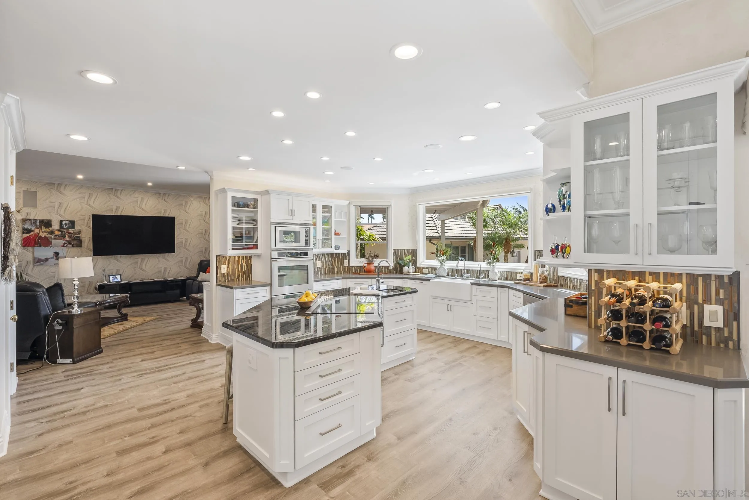 https://cdn.realtyfeed.com/cdn/127/250033679/76f6ca5f7d100354f2af893f16beae40.webp