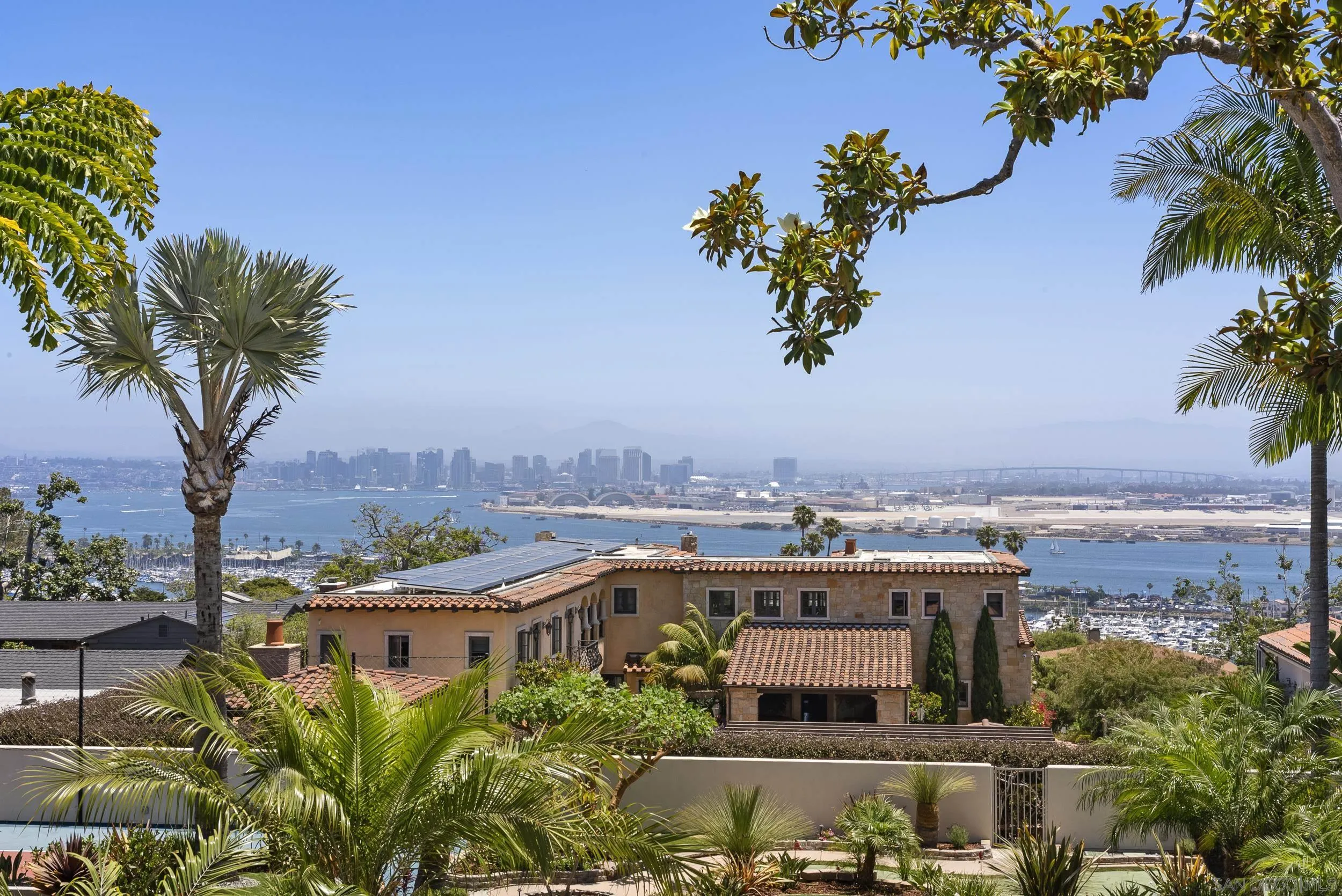 https://cdn.realtyfeed.com/cdn/127/250033679/897d8f2b05bd175897bafb393c40a861.webp