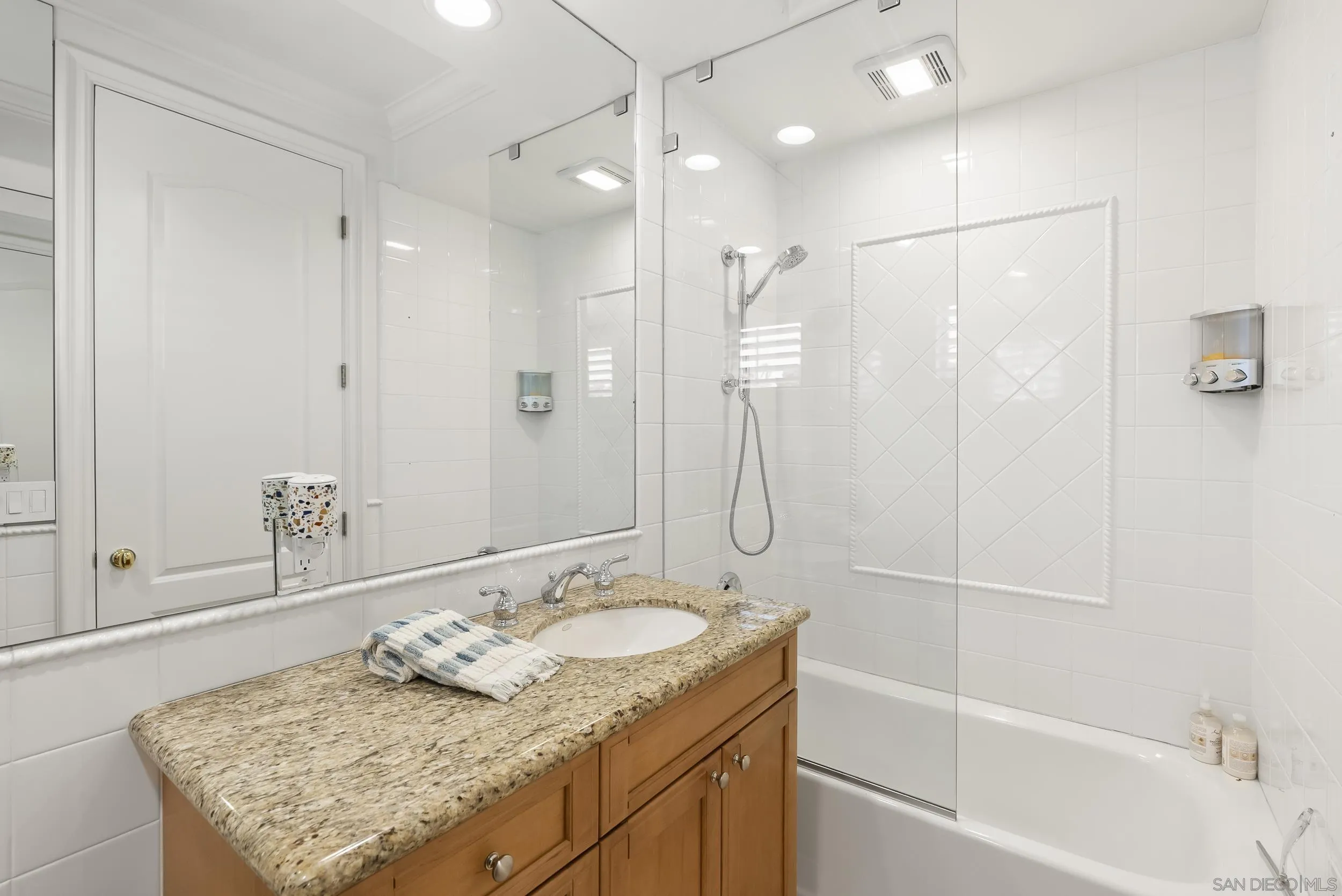 https://cdn.realtyfeed.com/cdn/127/250033679/abc1b1ce6a6c562574c7d61d0f227458.webp