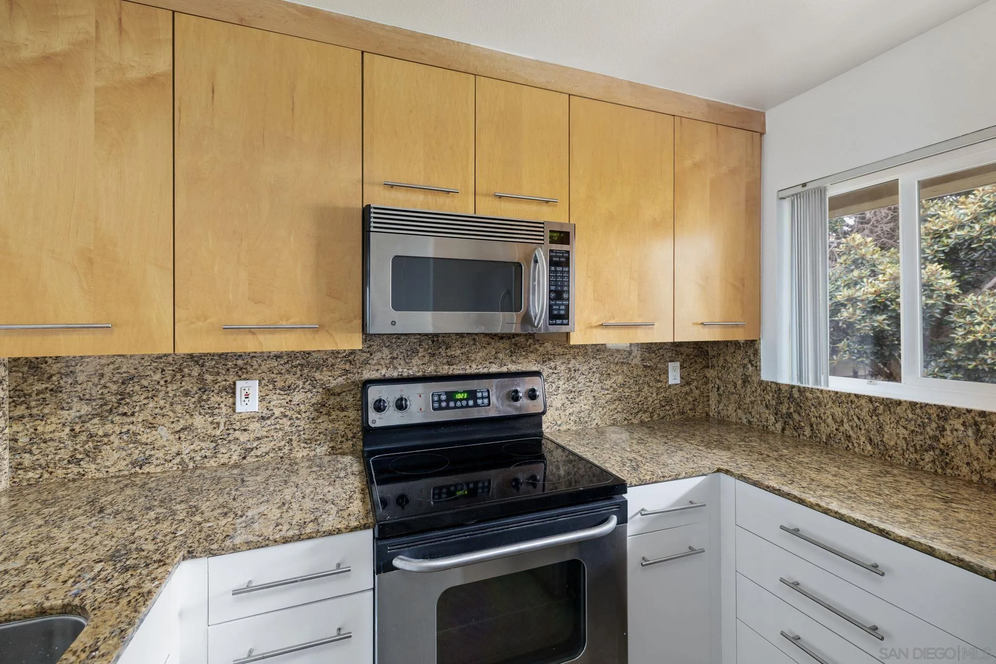 Photo #5: 250033688 Listing 