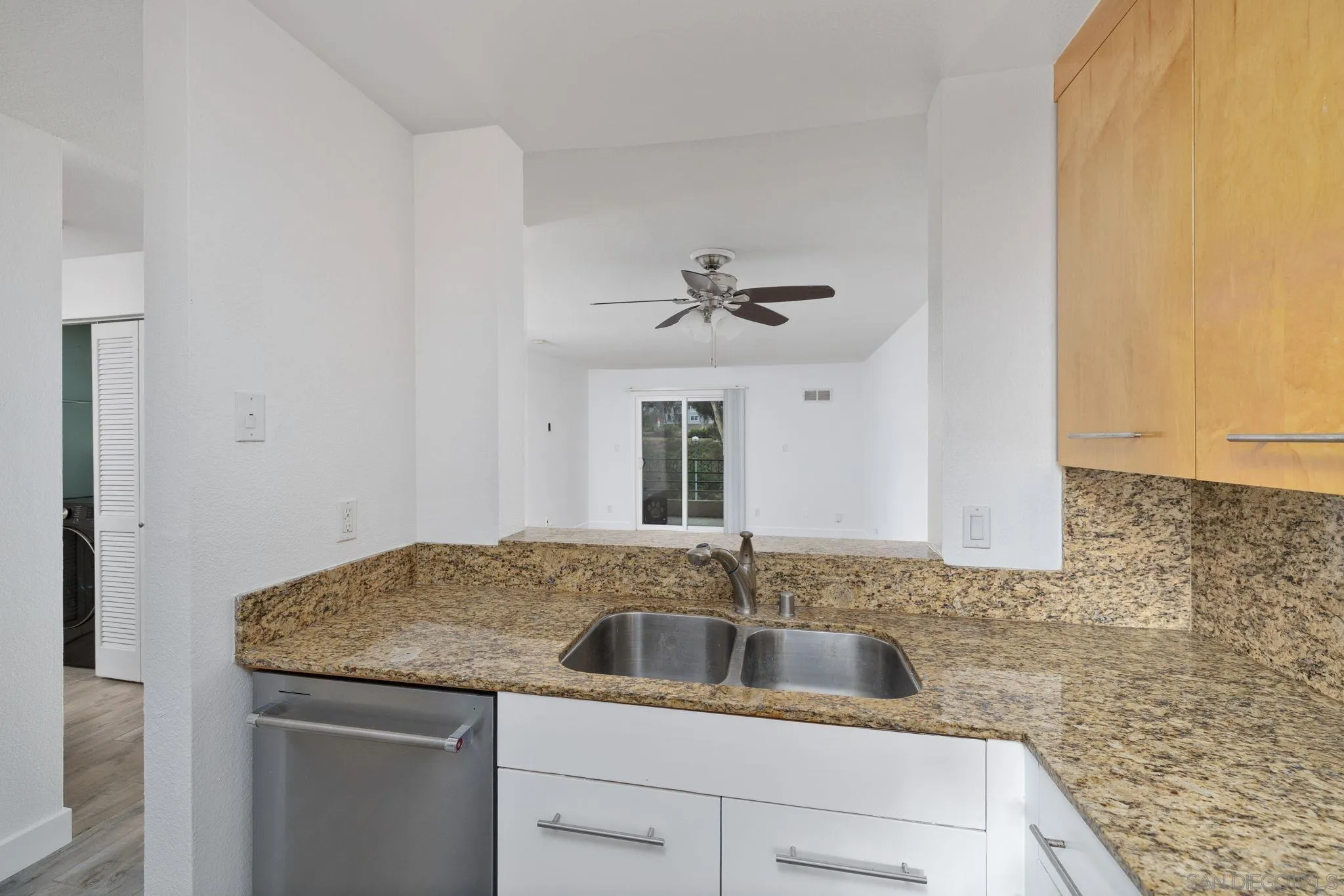 Photo #3: 250033688 Listing 
