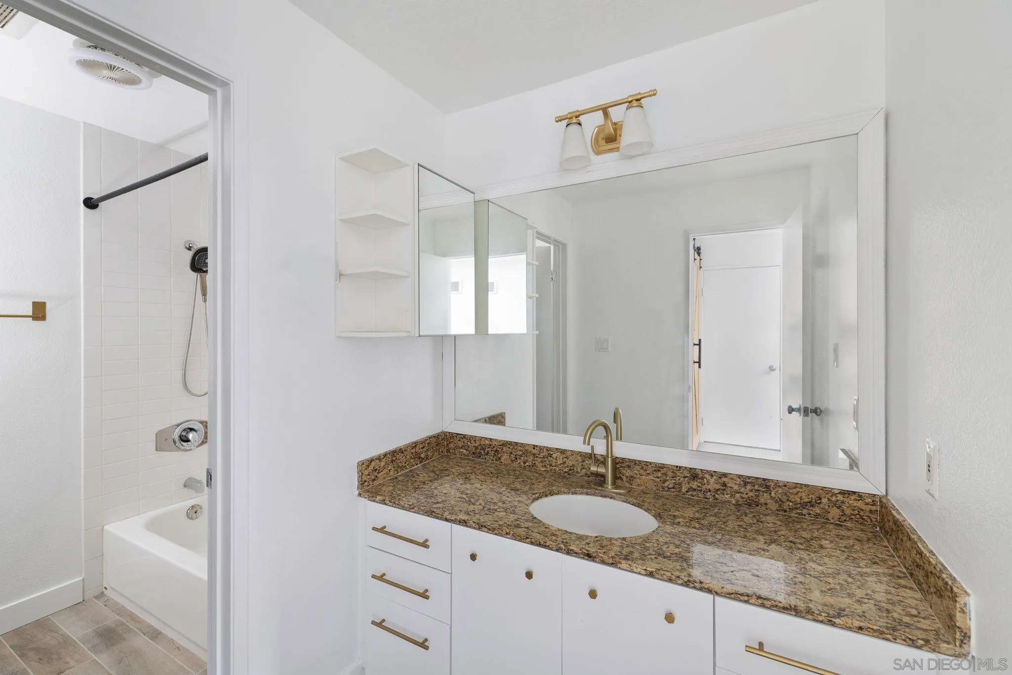 Photo #12: 250033688 Listing: Photo #12