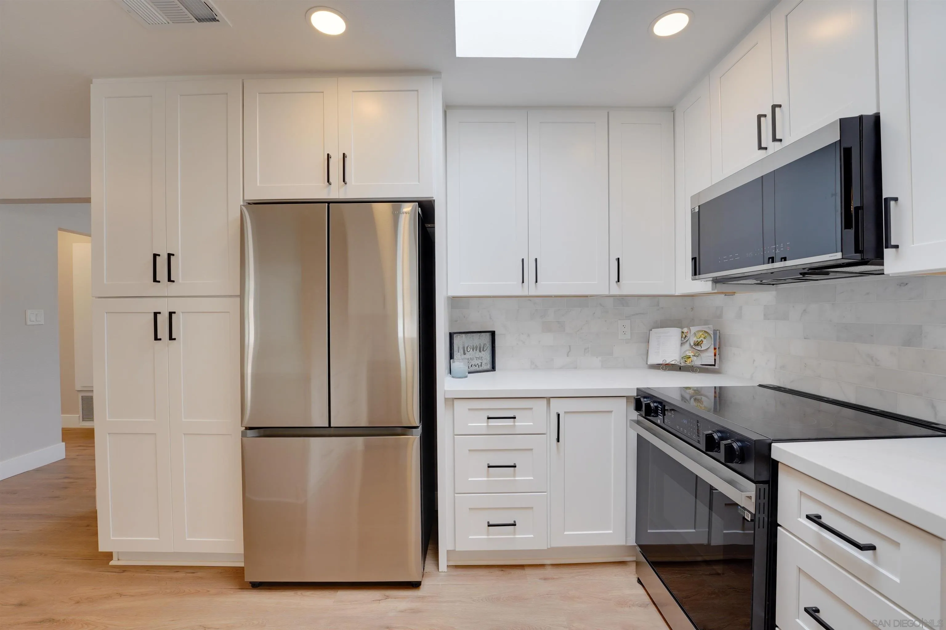 https://cdn.realtyfeed.com/cdn/127/250033693/1d8adf08023416ef0f0143140e94ebe5.webp