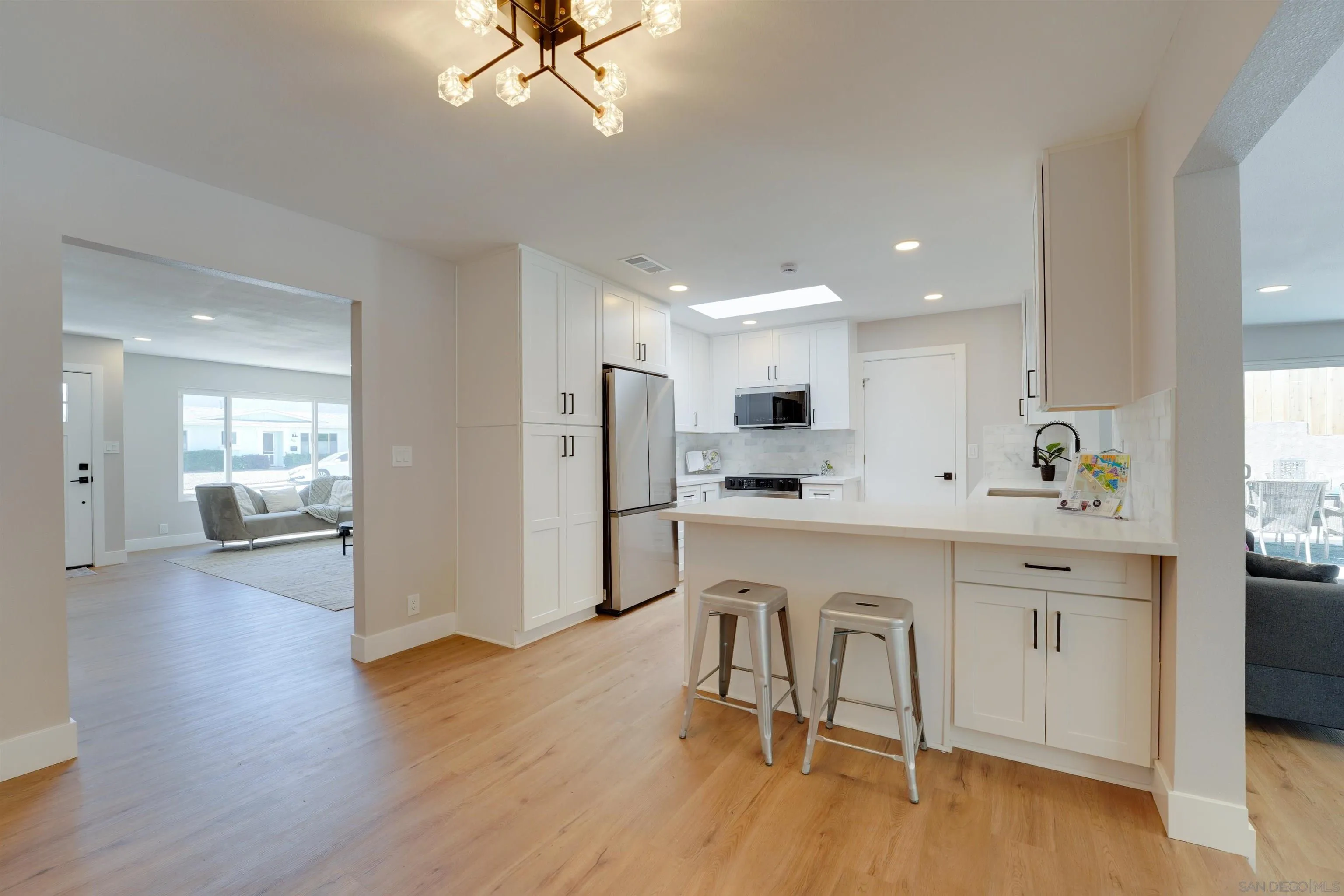 https://cdn.realtyfeed.com/cdn/127/250033693/91817d25e4018bee06786f5d362f91c6.webp