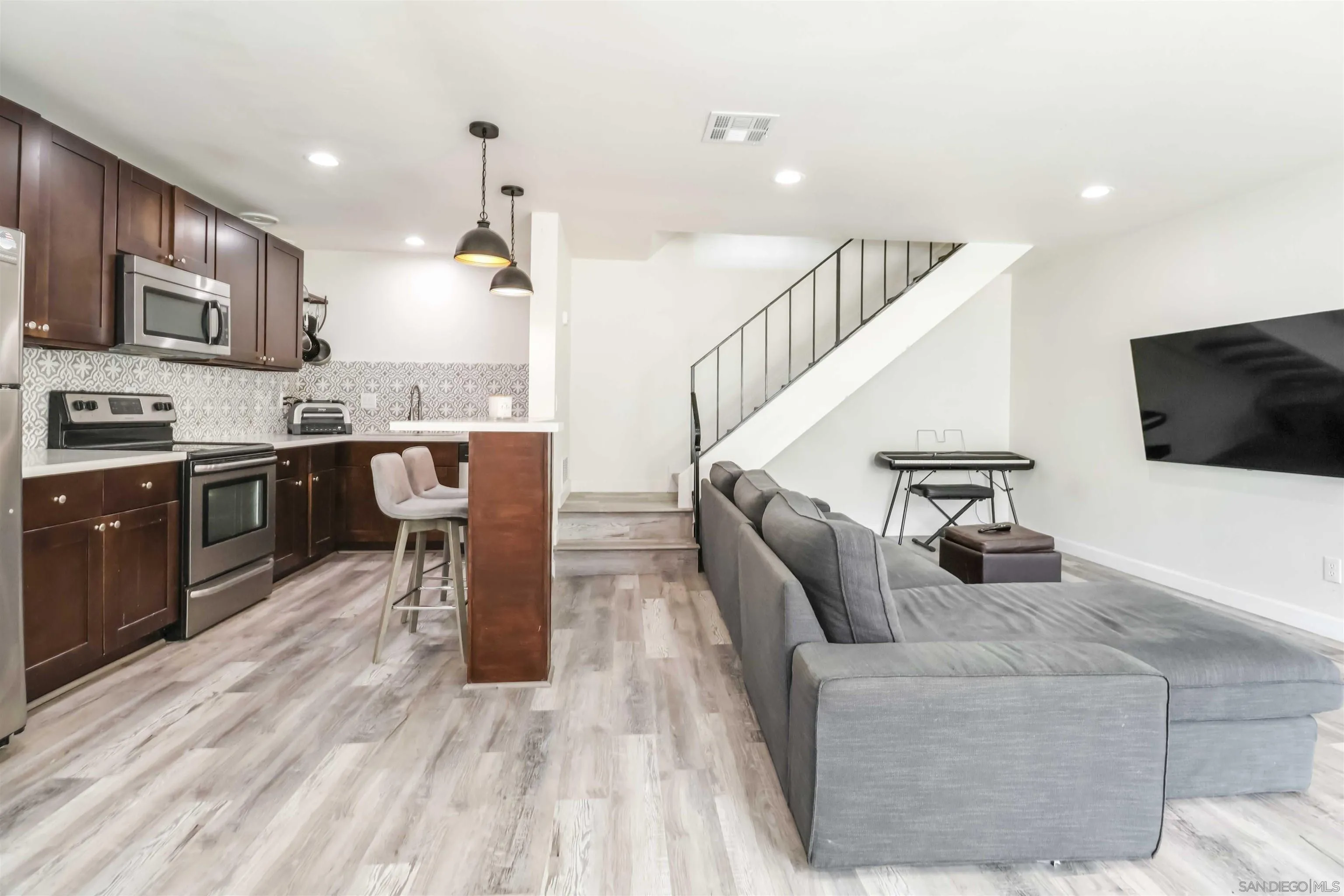 Photo #5: 250033705 Listing 