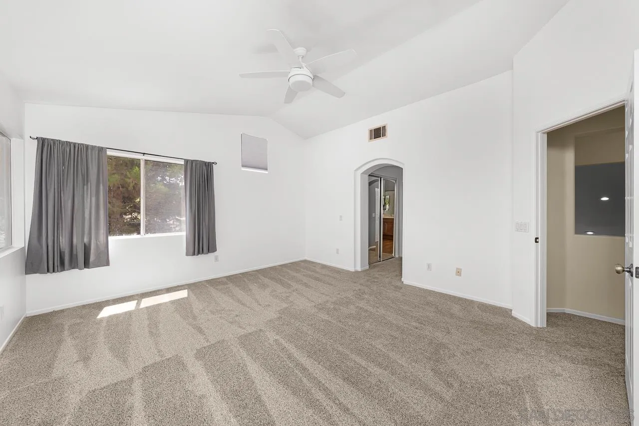 https://cdn.realtyfeed.com/cdn/127/250033711/629a5f9dcd557efc81c6f2e328d75a9c.webp