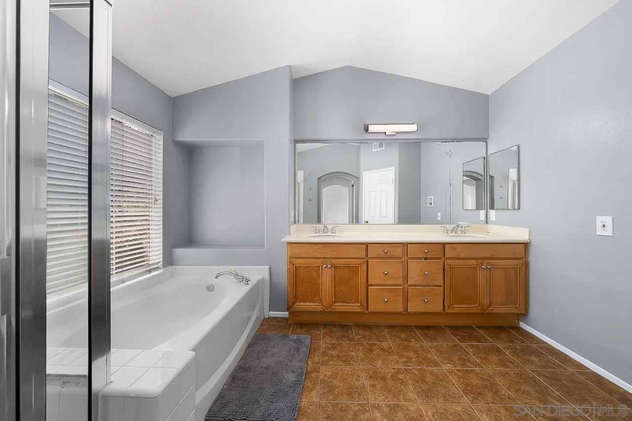 https://cdn.realtyfeed.com/cdn/127/250033711/d633eb2cd9e43bc210dcbdcd67553d1e.webp