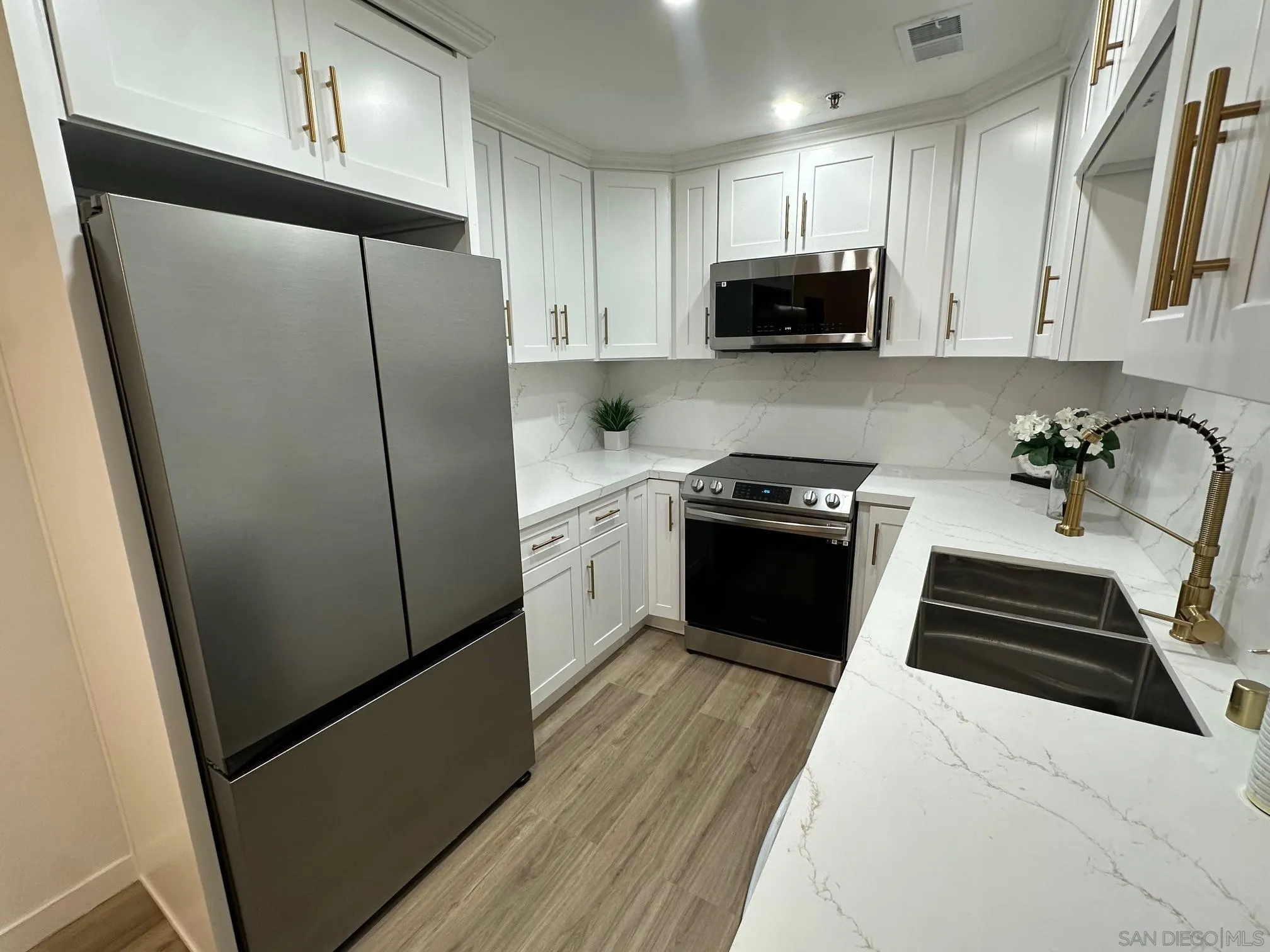 Photo #3: 250033722 Listing 