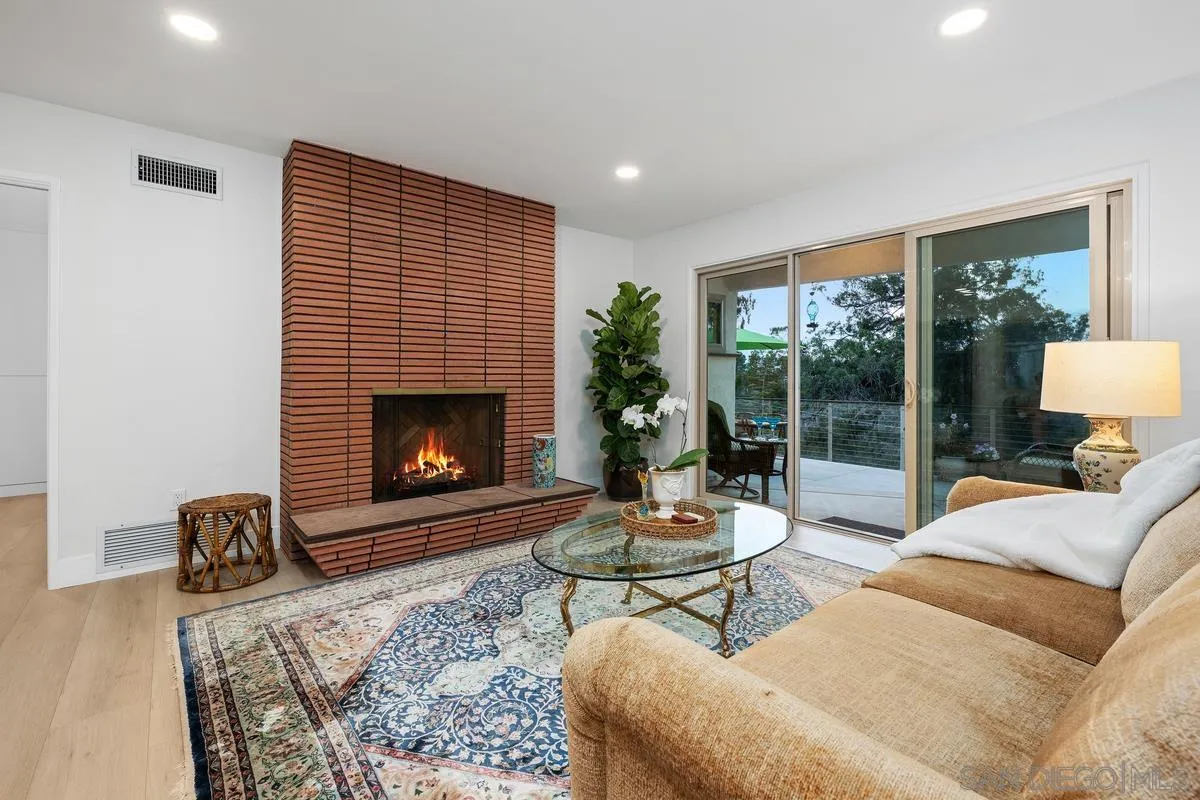 https://cdn.realtyfeed.com/cdn/127/250033726/d4cf177e42fe4bcaebe7ec74c437e4eb.webp