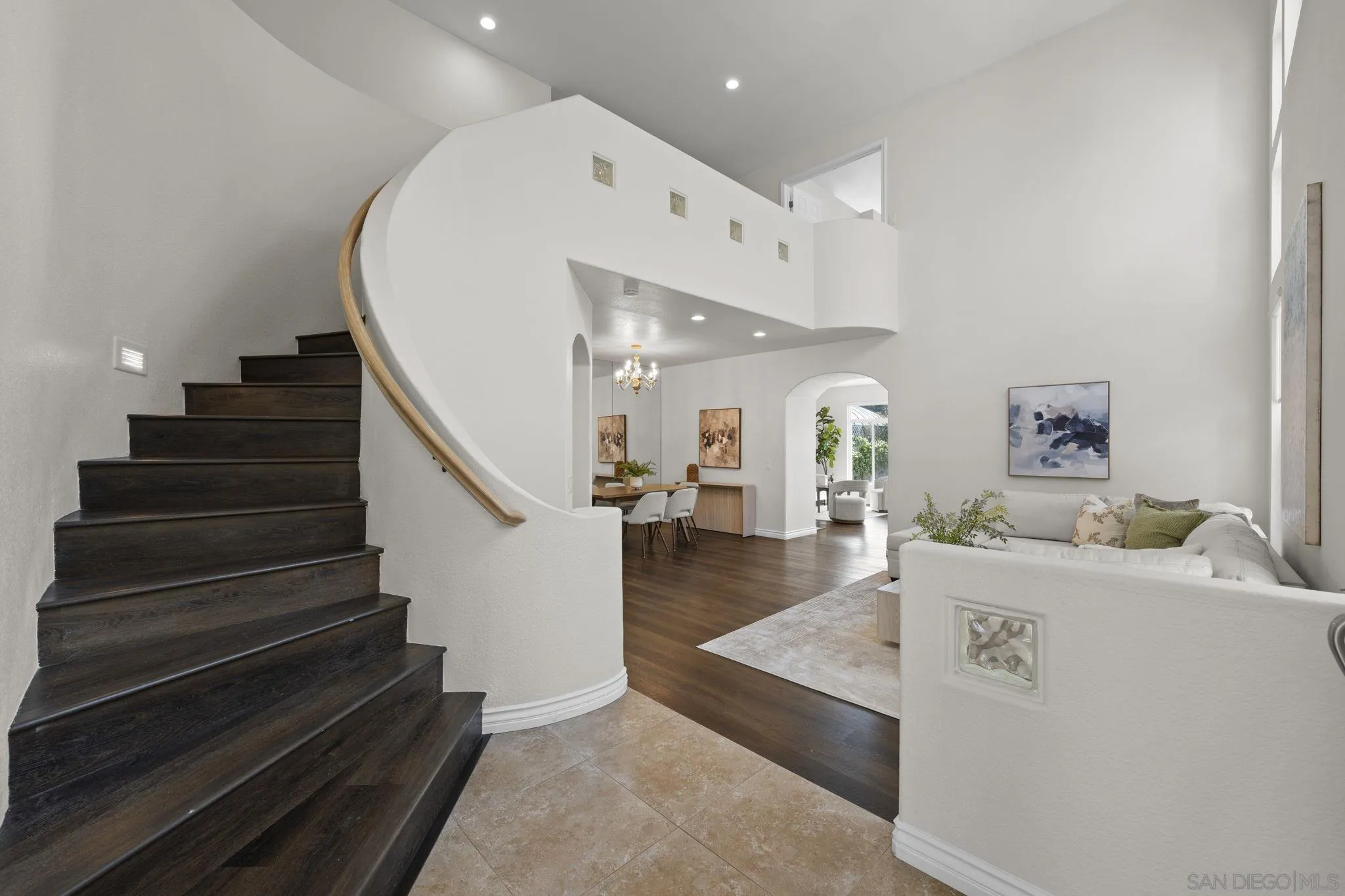 Photo #2: 250033731 Listing 