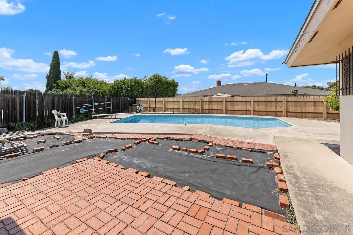https://cdn.realtyfeed.com/cdn/127/250033733/5e6b35105a9a3de9d287e15f3ef067eb.webp
