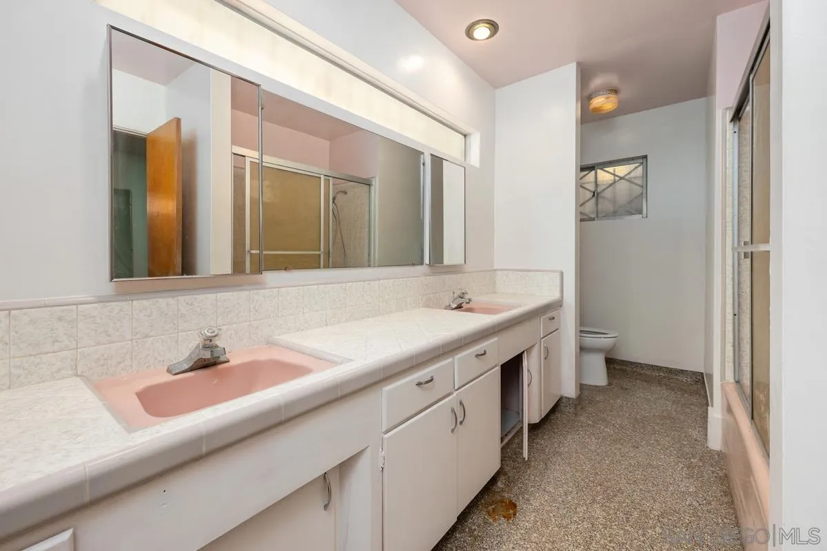 https://cdn.realtyfeed.com/cdn/127/250033733/919bbe3579cad380acb2cd254b31d65d.webp