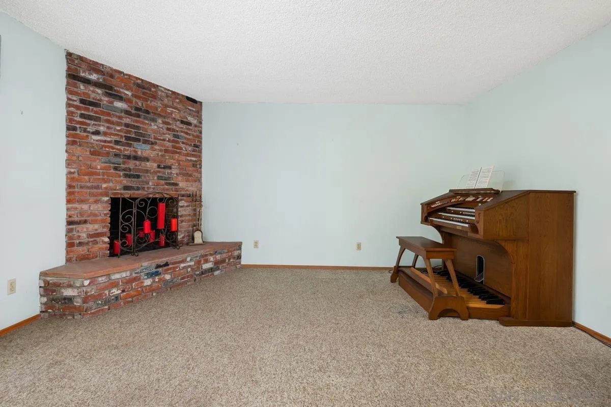 https://cdn.realtyfeed.com/cdn/127/250033733/c44b3c502ffa1b94e7fd94a3054526ac.webp