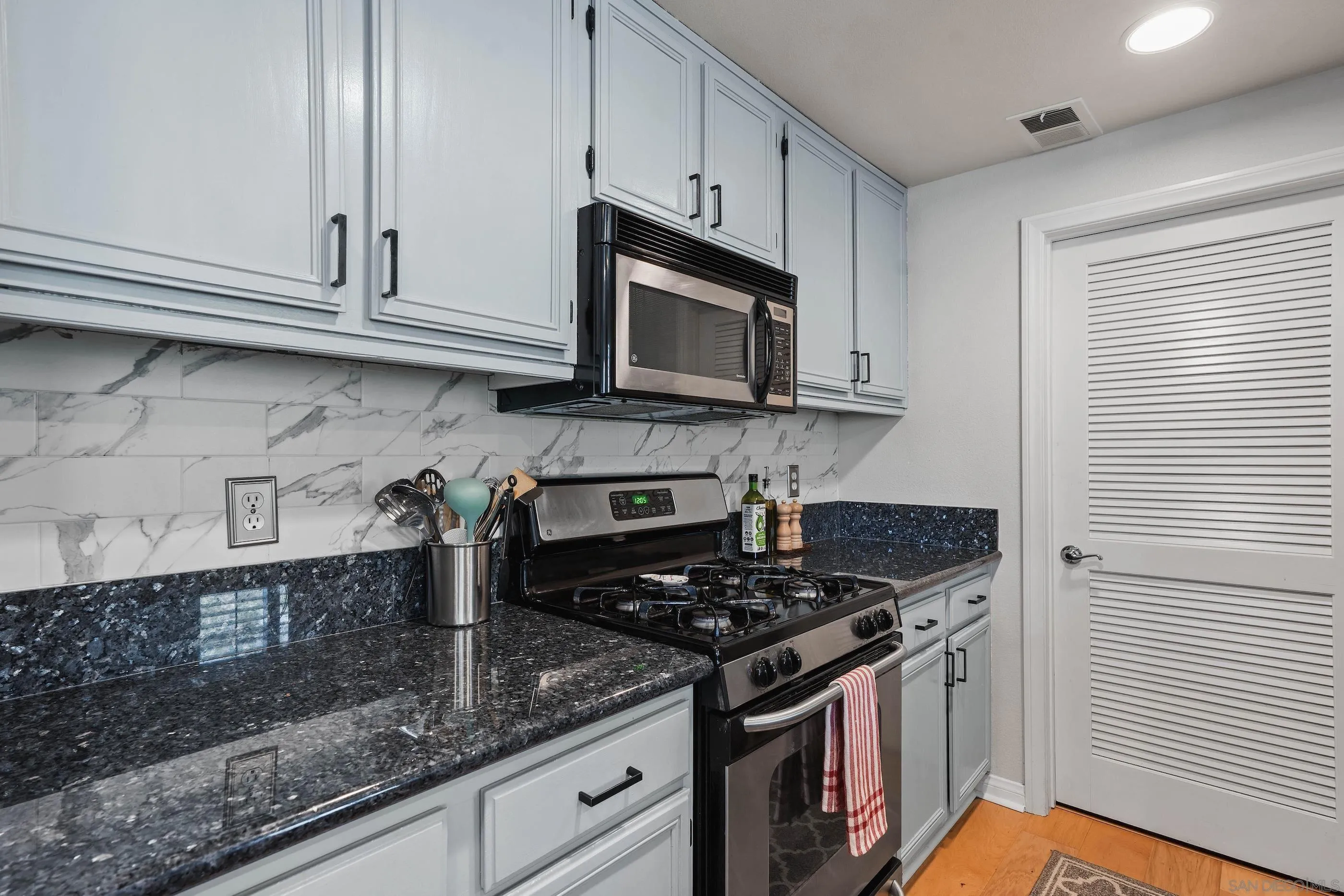 Photo #5: 250033737 Listing 