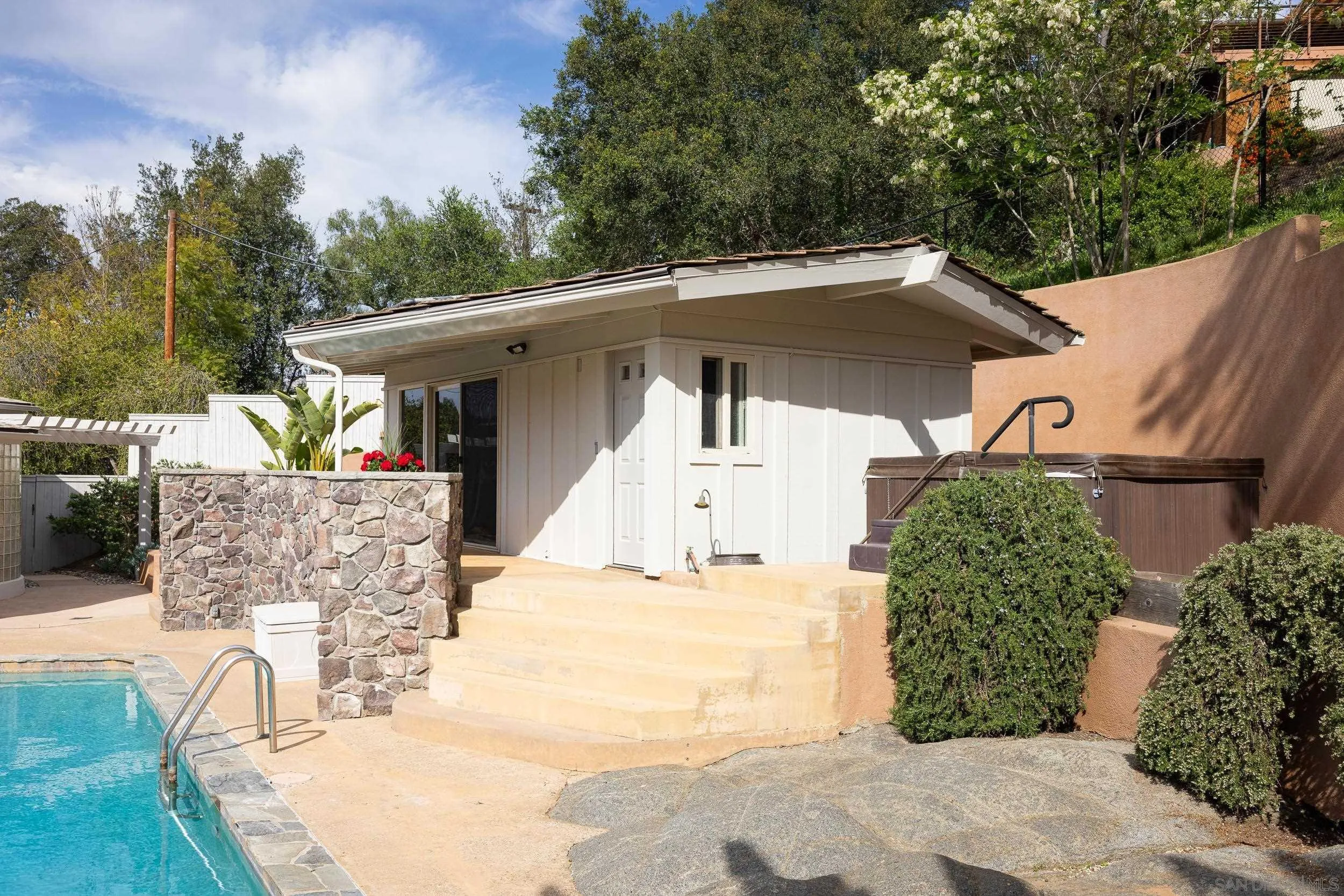 https://cdn.realtyfeed.com/cdn/127/250033742/66cf59c6462cddaa944fda11f5ac0e62.webp