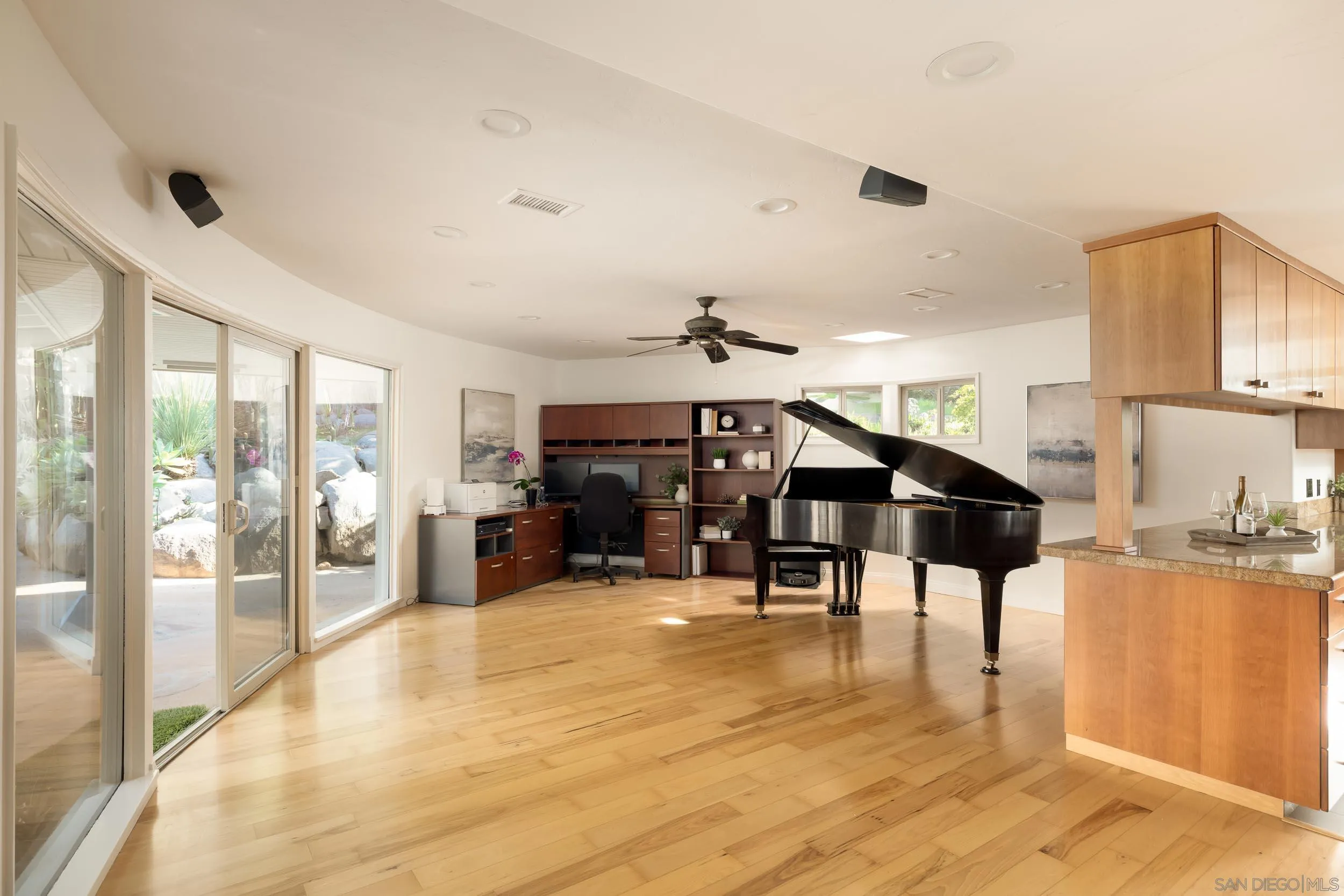 https://cdn.realtyfeed.com/cdn/127/250033742/ee36cde6f60b4ee25be2cd8bbfe9888b.webp