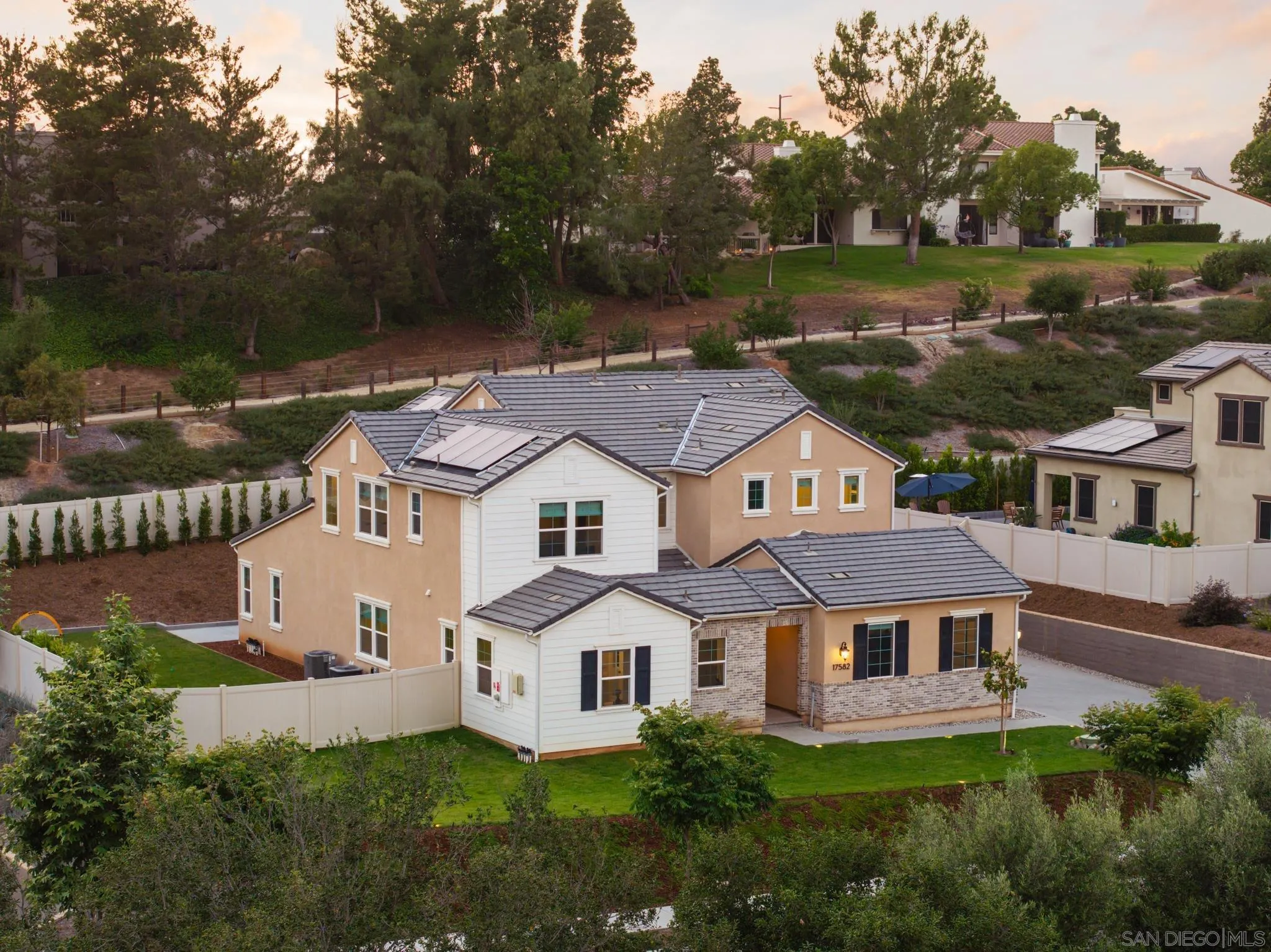 https://cdn.realtyfeed.com/cdn/127/250033746/00fe698cf8f0adeada7cddaecec78dbc.webp