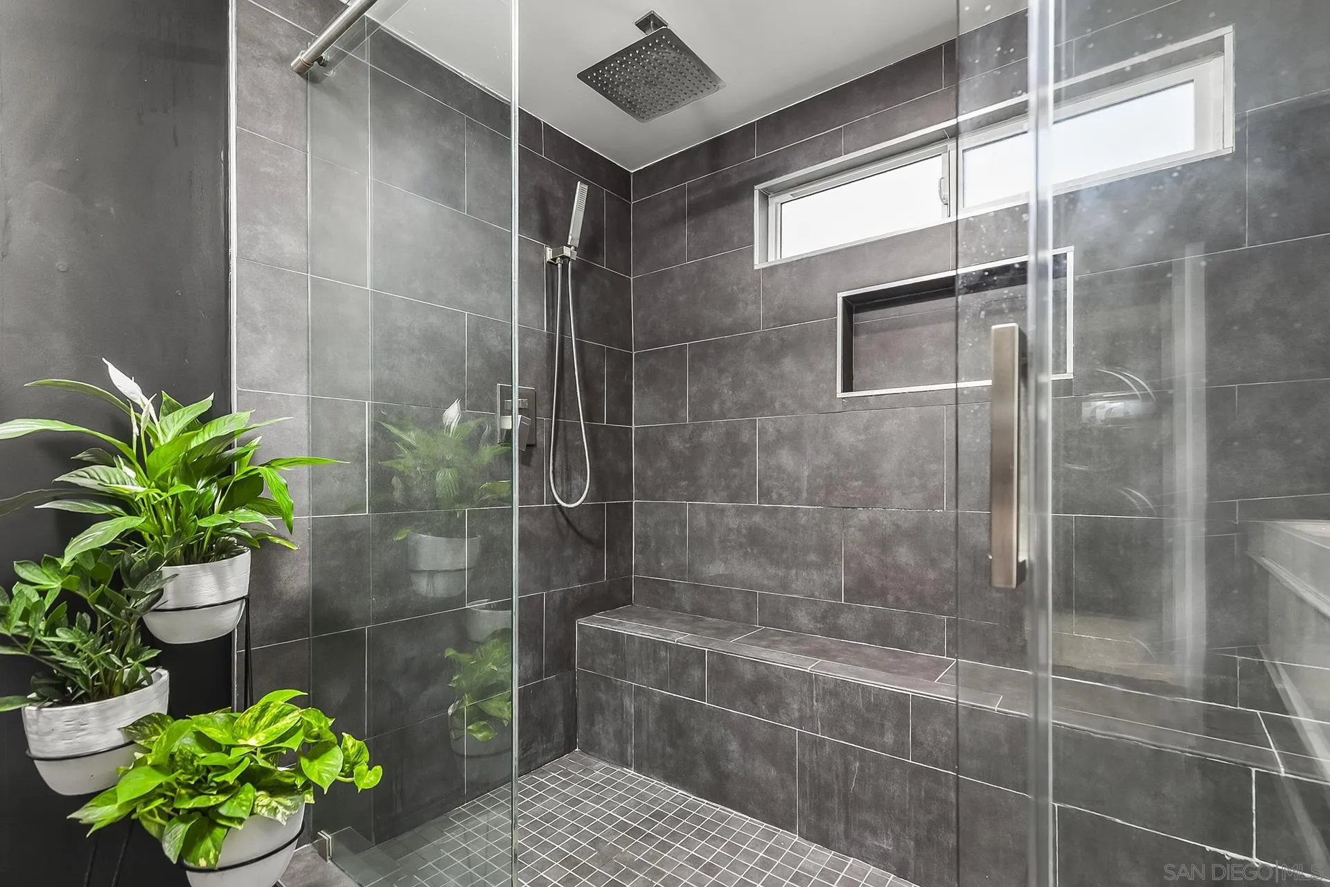 https://cdn.realtyfeed.com/cdn/127/250033755/2b7bc962685a13bc212adc22717d6322.webp