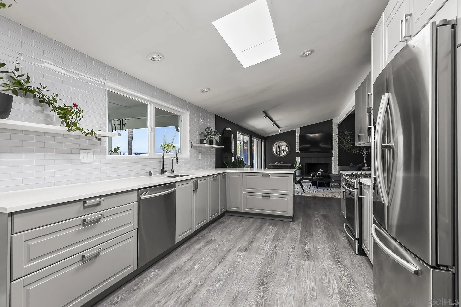 https://cdn.realtyfeed.com/cdn/127/250033755/313de7dc66c5e595e5bd1179b9232deb.webp