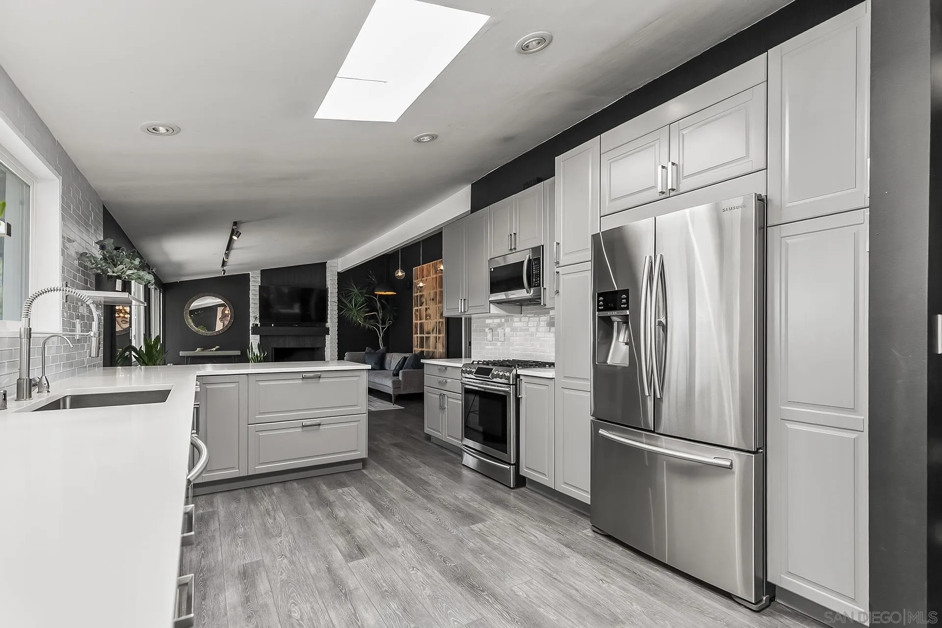 https://cdn.realtyfeed.com/cdn/127/250033755/43a093719aa50eefa6ce8f2327271ad5.webp