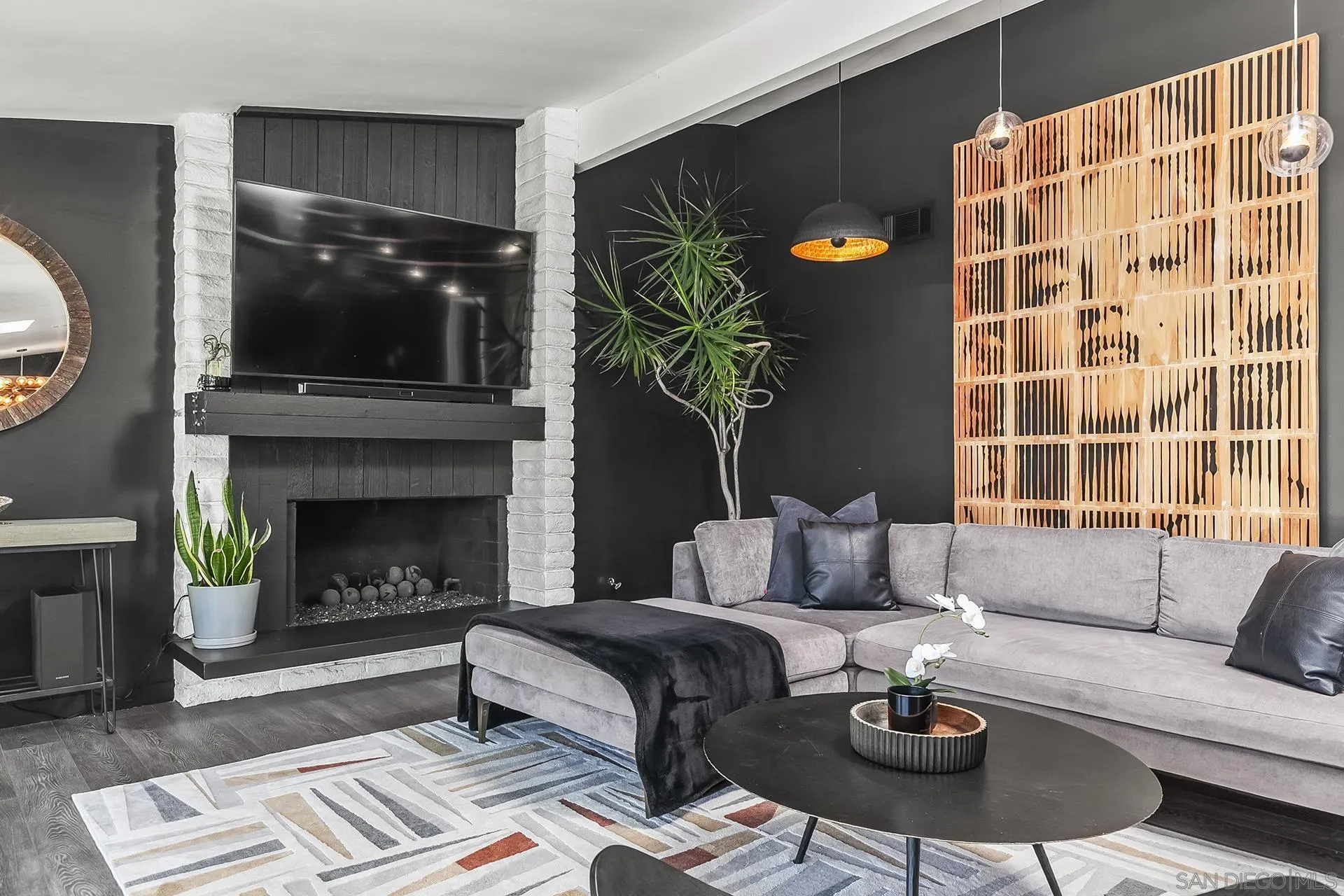https://cdn.realtyfeed.com/cdn/127/250033755/de1da71951cc786c50e990c25fe95893.webp