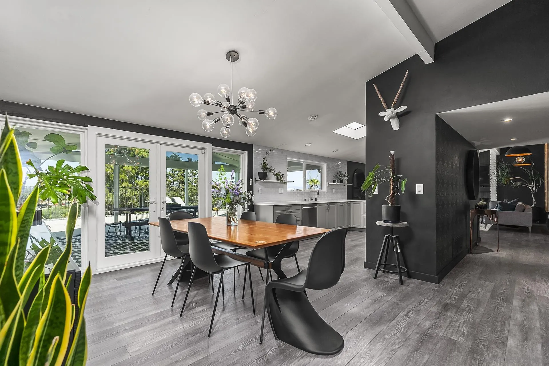 https://cdn.realtyfeed.com/cdn/127/250033755/ebc62085fc2b912092a31fb313e4065c.webp