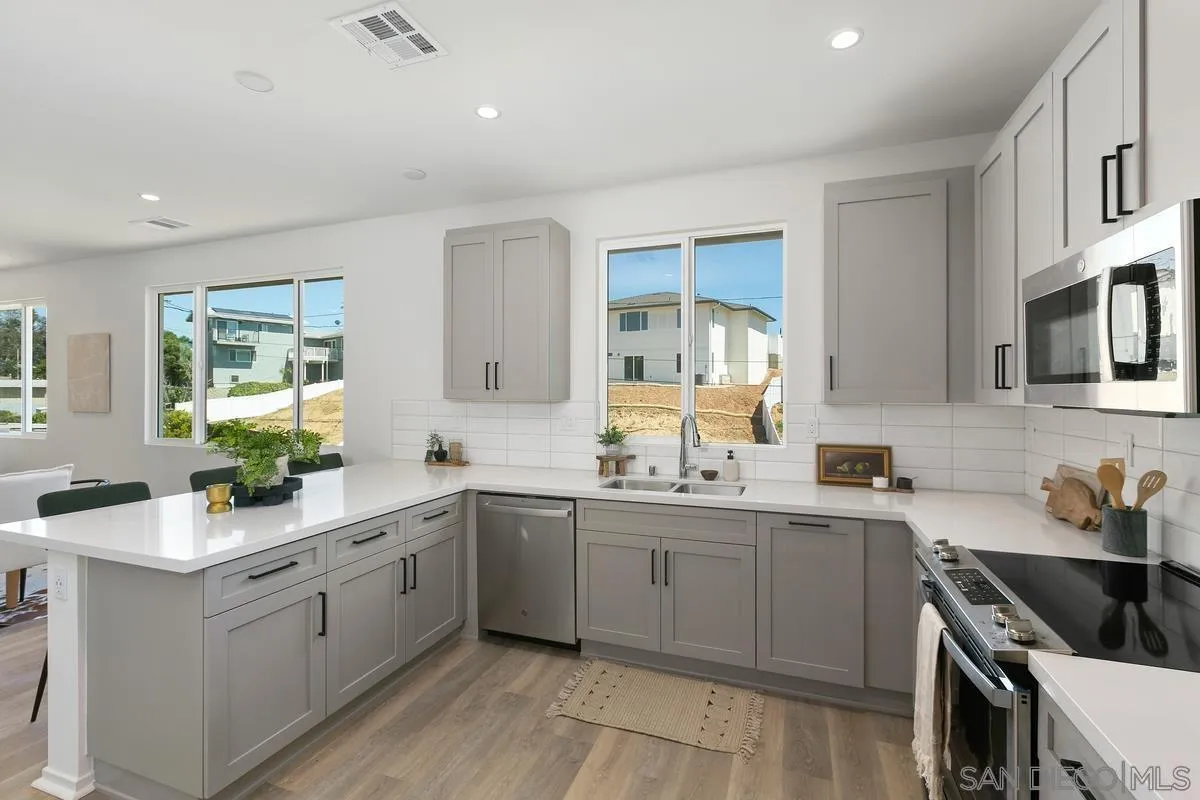 https://cdn.realtyfeed.com/cdn/127/250033756/86803b7cee0f868ab904ffbb8fa1246f.webp