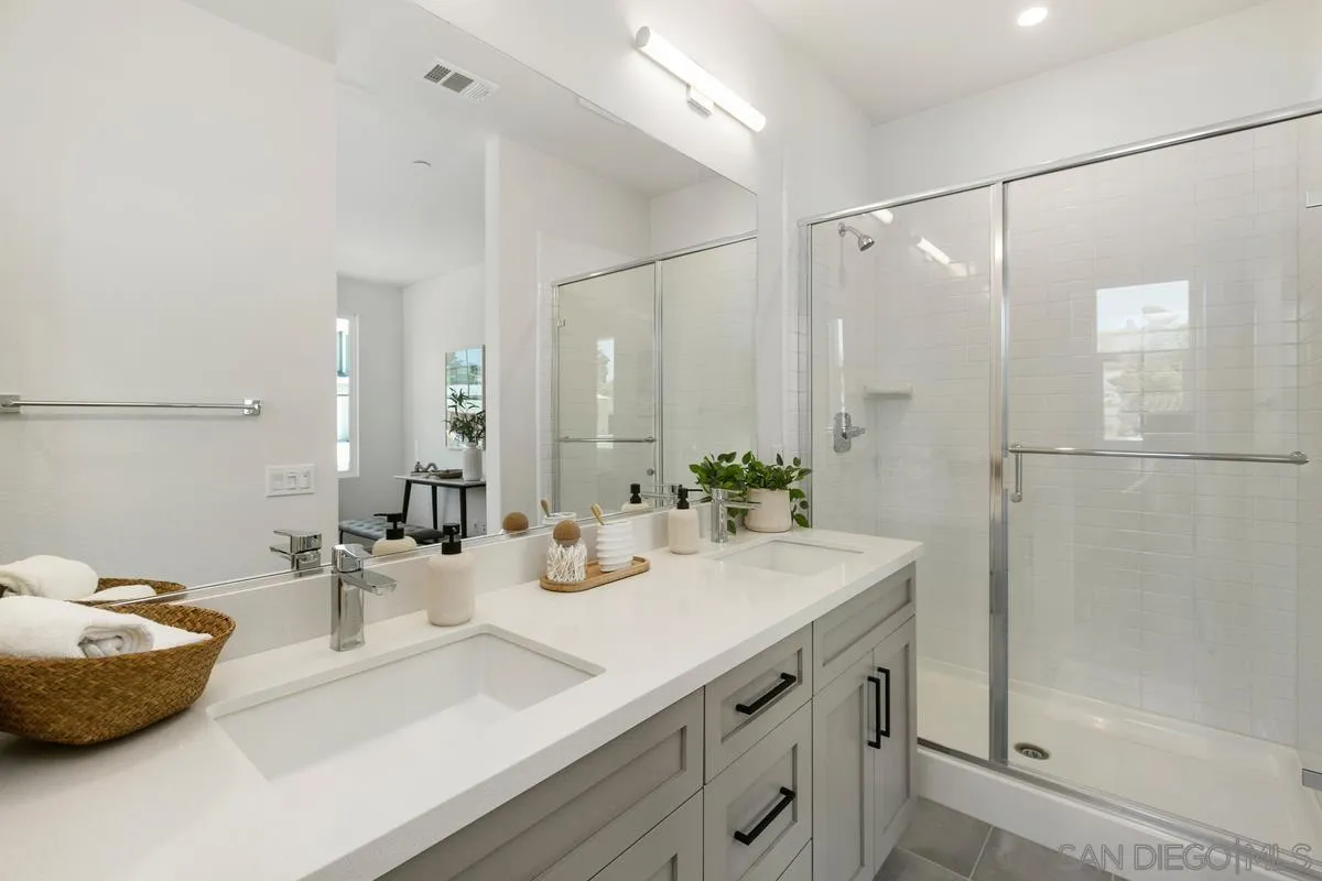https://cdn.realtyfeed.com/cdn/127/250033756/f330d8db1527378e781f34b0b260fa73.webp