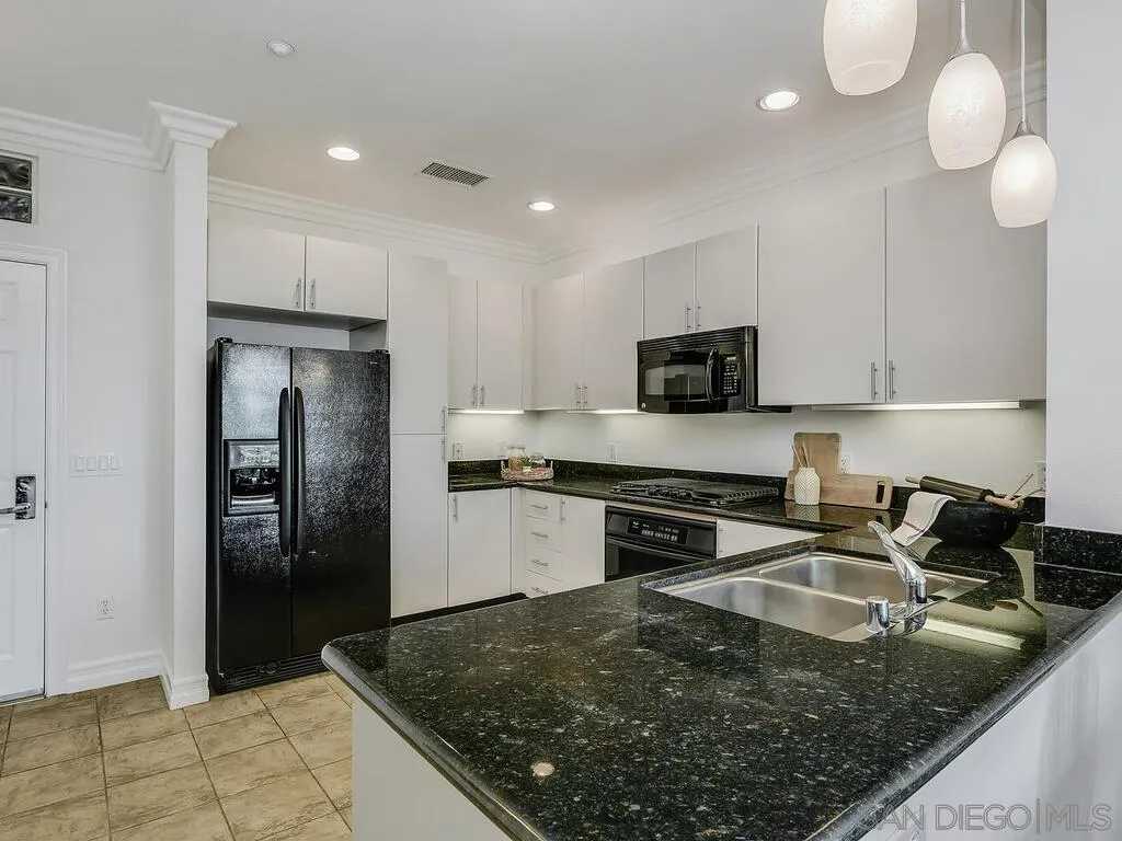 Photo #3: 250033768 Listing 