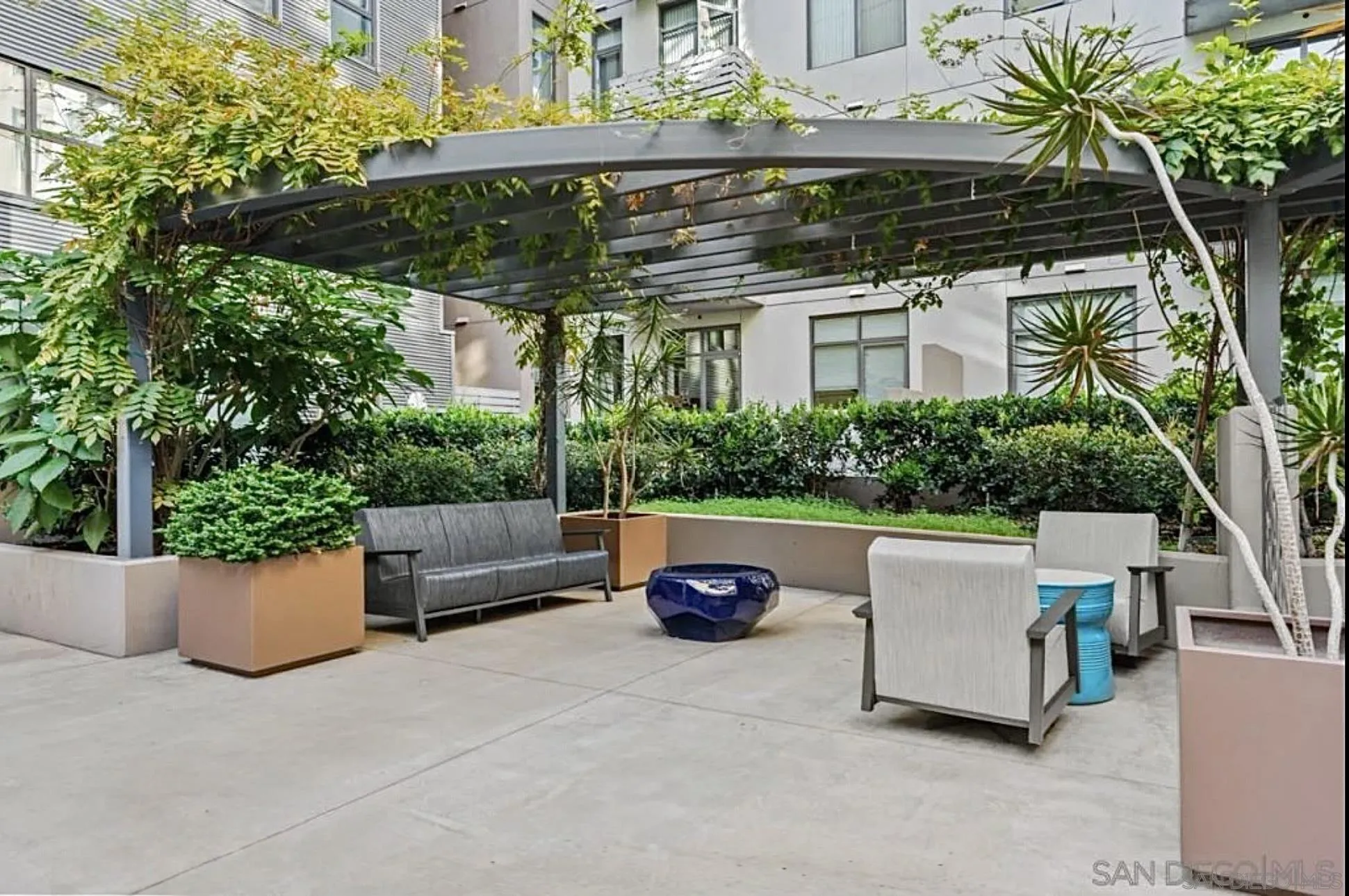 https://cdn.realtyfeed.com/cdn/127/250033770/42eec5c9dd09a90f5e8d52943f3ab299.webp