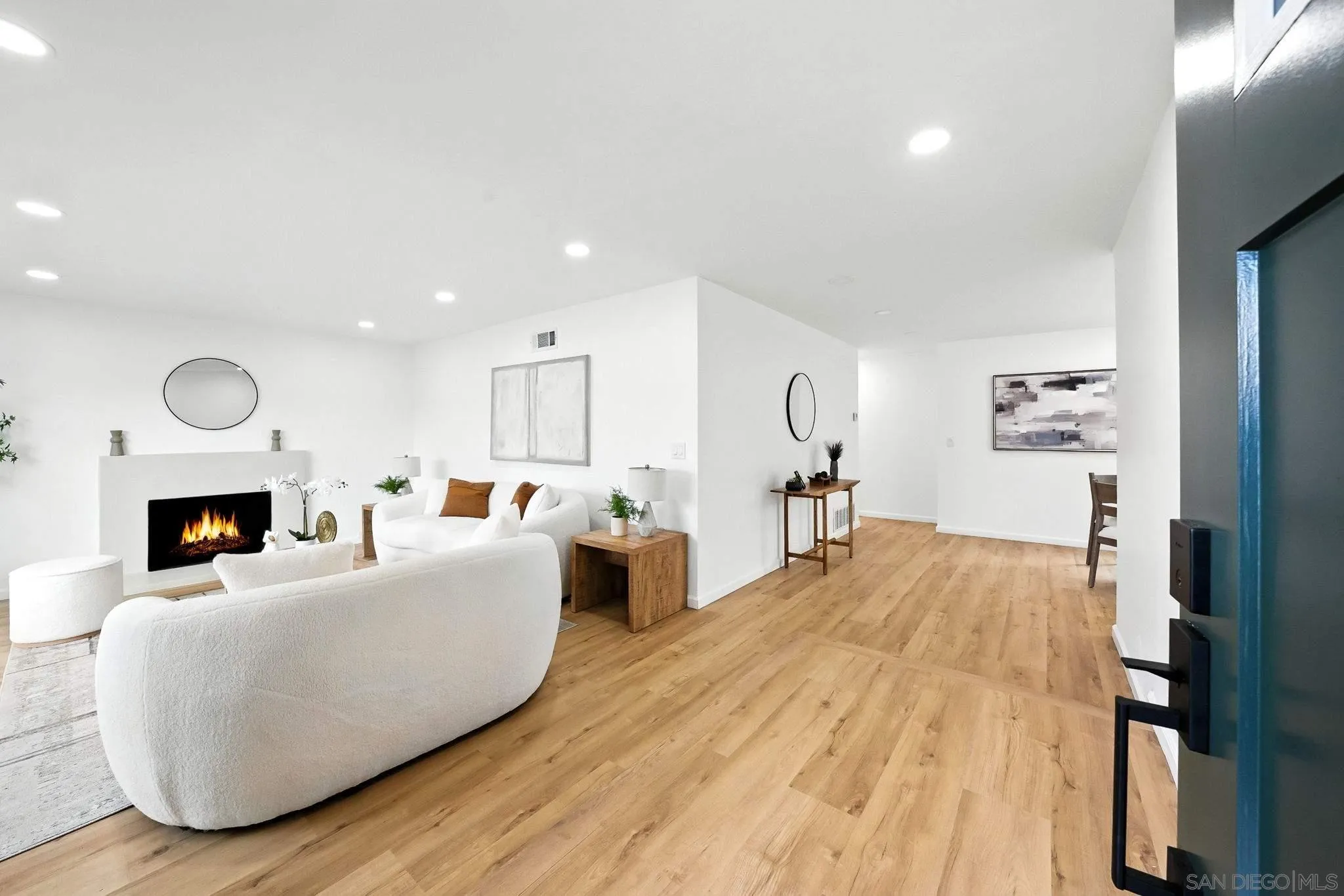 https://cdn.realtyfeed.com/cdn/127/250033775/4342f2095aacaf4e1ada569aff8c1770.webp