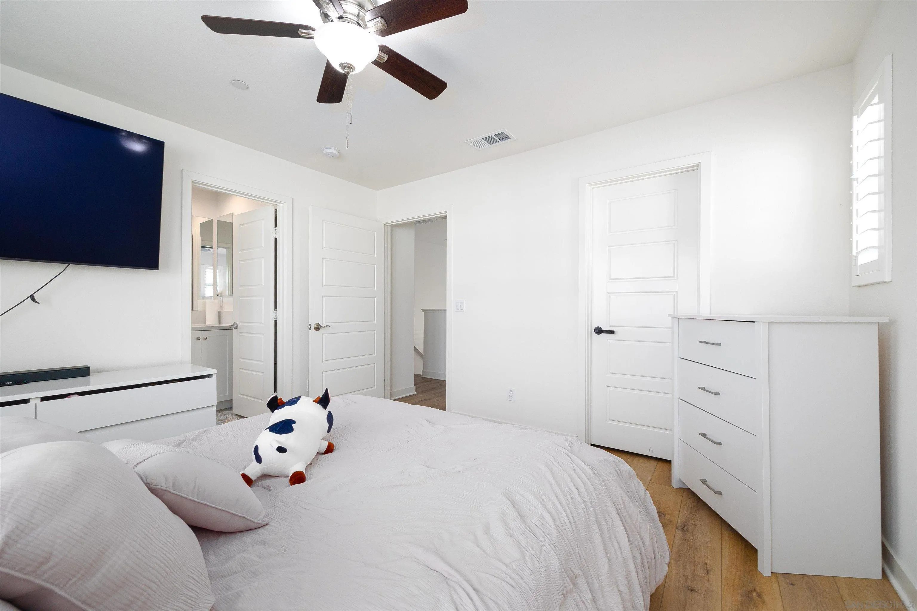 Photo #8: 250033781 Listing: Photo #8