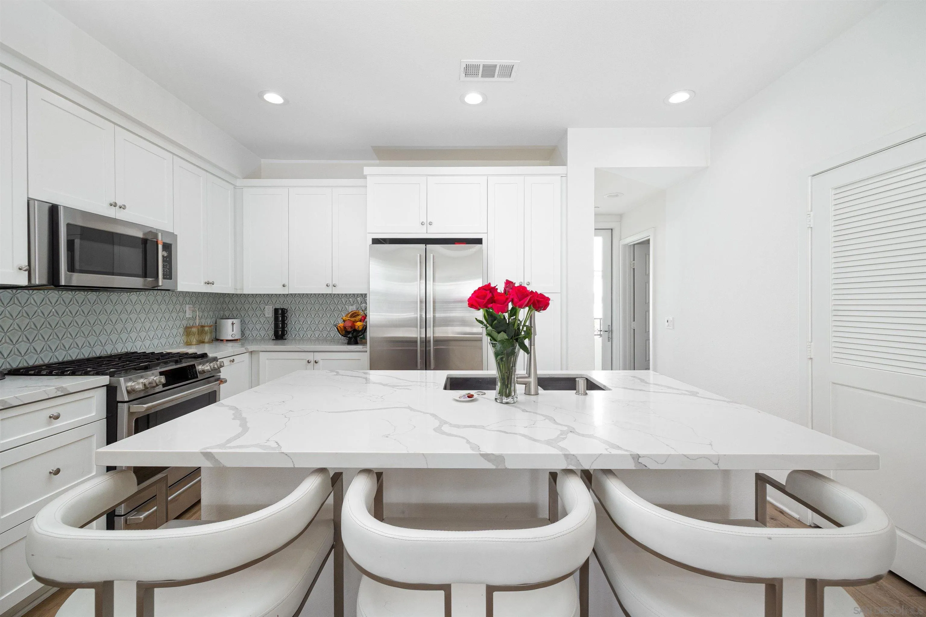 Photo #4: 250033781 Listing 