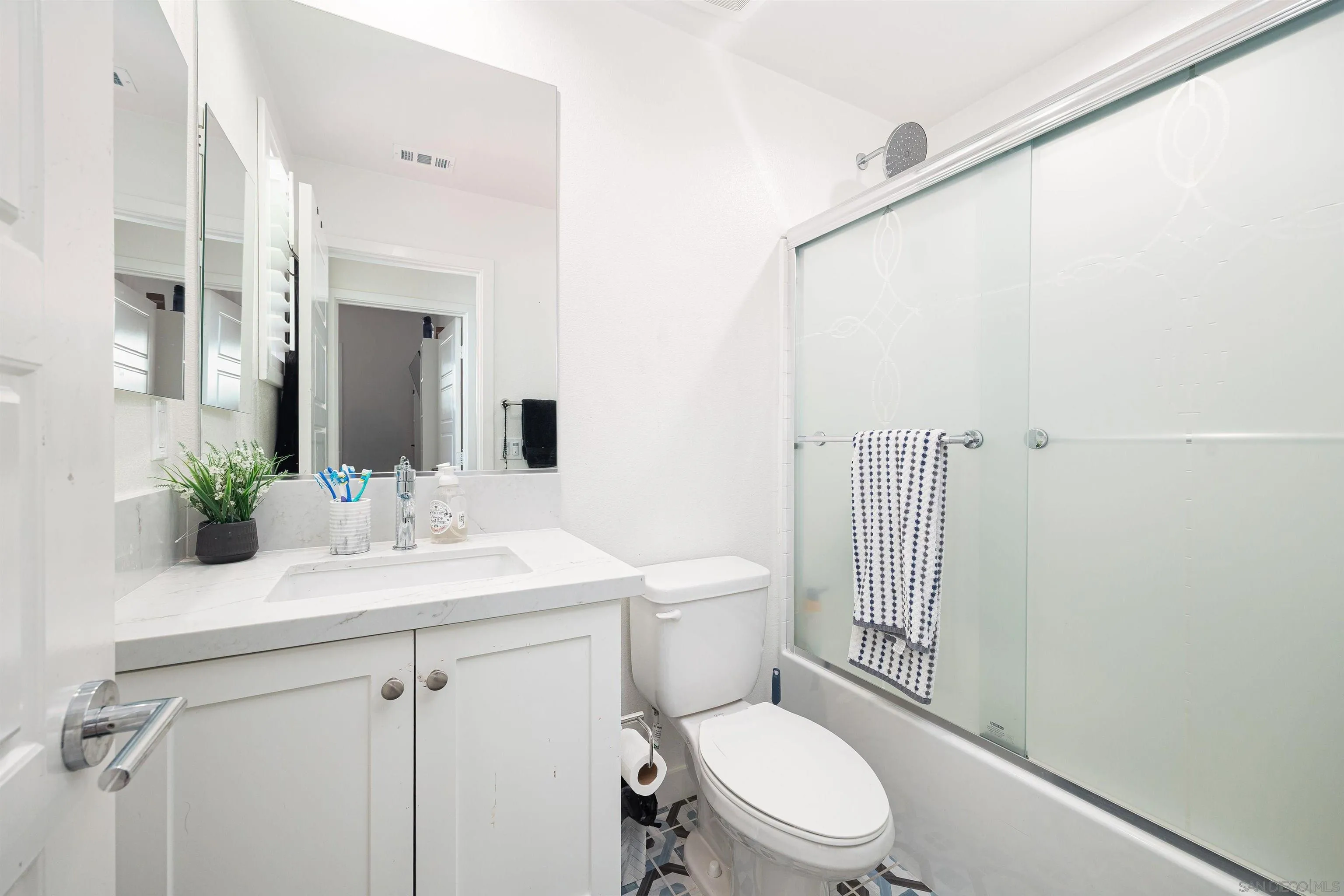 Photo #12: 250033781 Listing: Photo #12