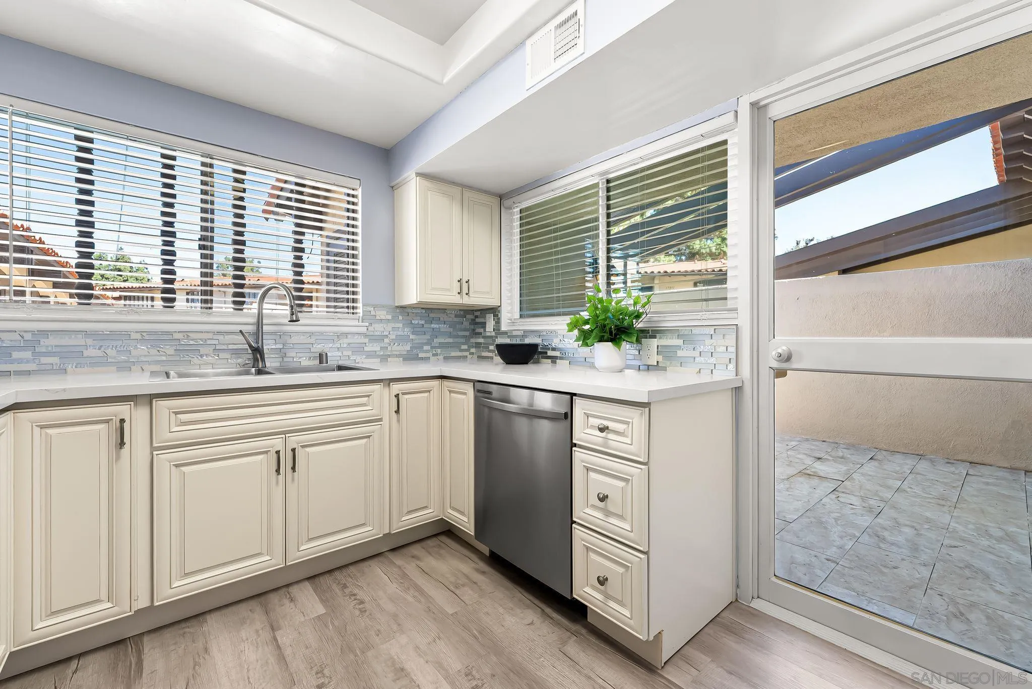 Photo #5: 250033784 Listing 