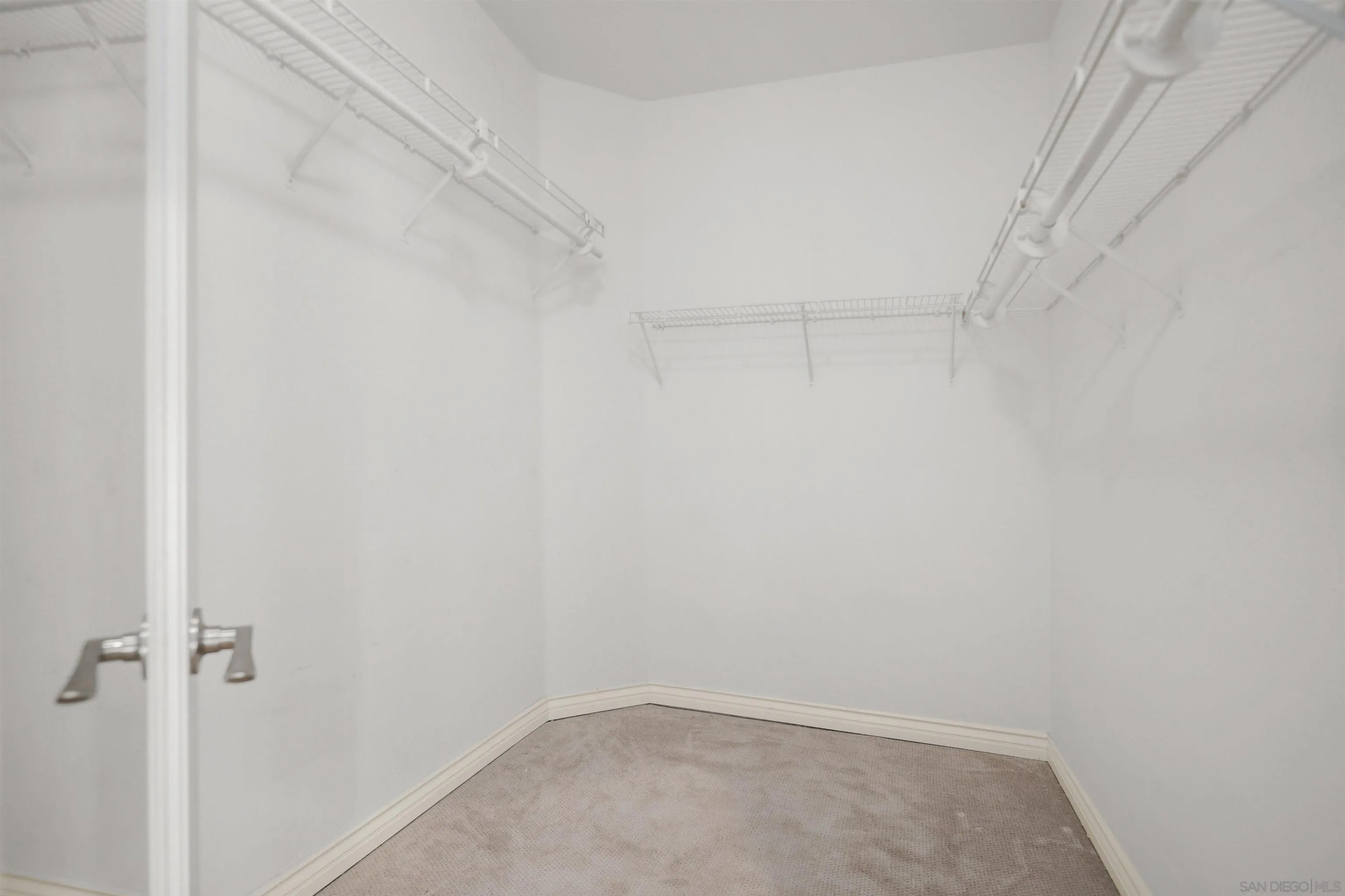 https://cdn.realtyfeed.com/cdn/127/250033785/2e5cba1a9431f2a2331ff38e55b7d1be.webp