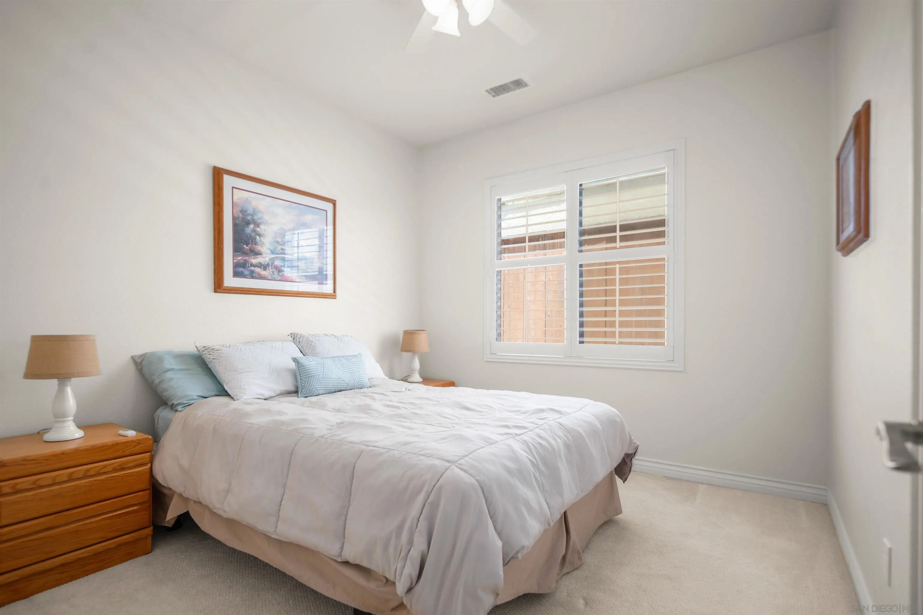 https://cdn.realtyfeed.com/cdn/127/250033785/a2cb4016f8e529d1aa57d354800ba545.webp